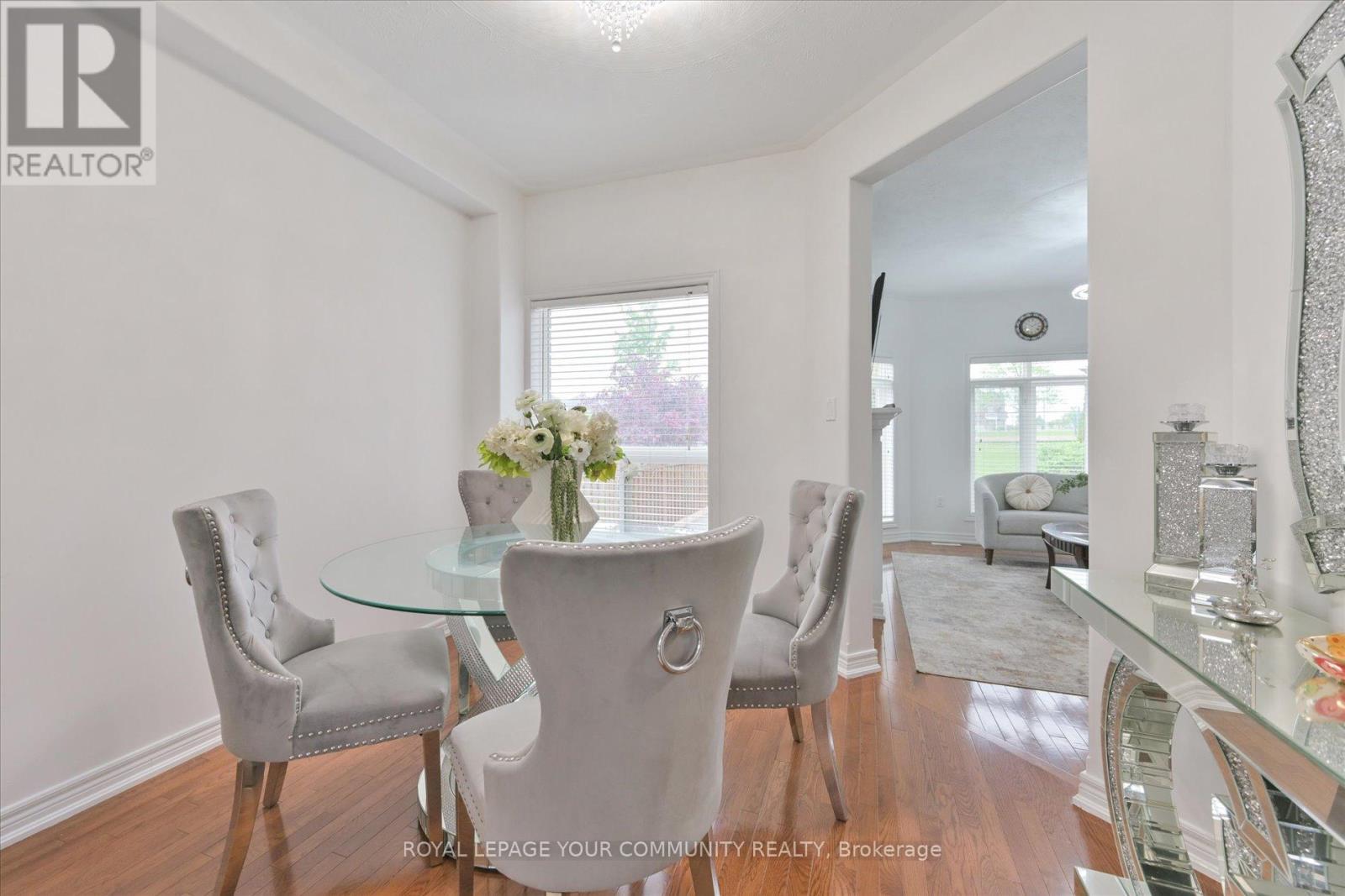 8 Highland Terrace, Bradford West Gwillimbury, Ontario  L3Z 3E8 - Photo 4 - N12185392