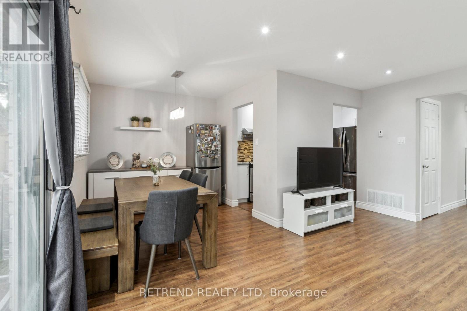 8 Niles Way, Markham, Ontario  L3T 5B8 - Photo 17 - N12177596