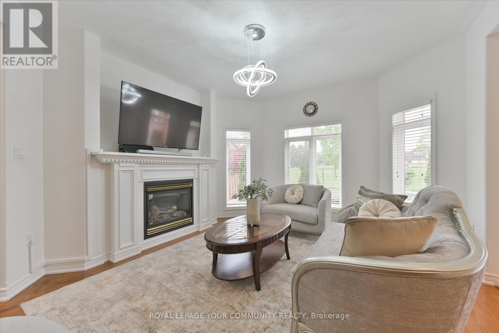8 Highland Terrace, Bradford West Gwillimbury, Ontario  L3Z 3E8 - Photo 7 - N12185392