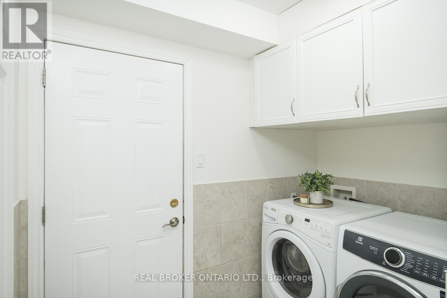 3751 Bishop Strachan Court, Mississauga (Lisgar), Ontario  L5N 6N9 - Photo 19 - W12188234