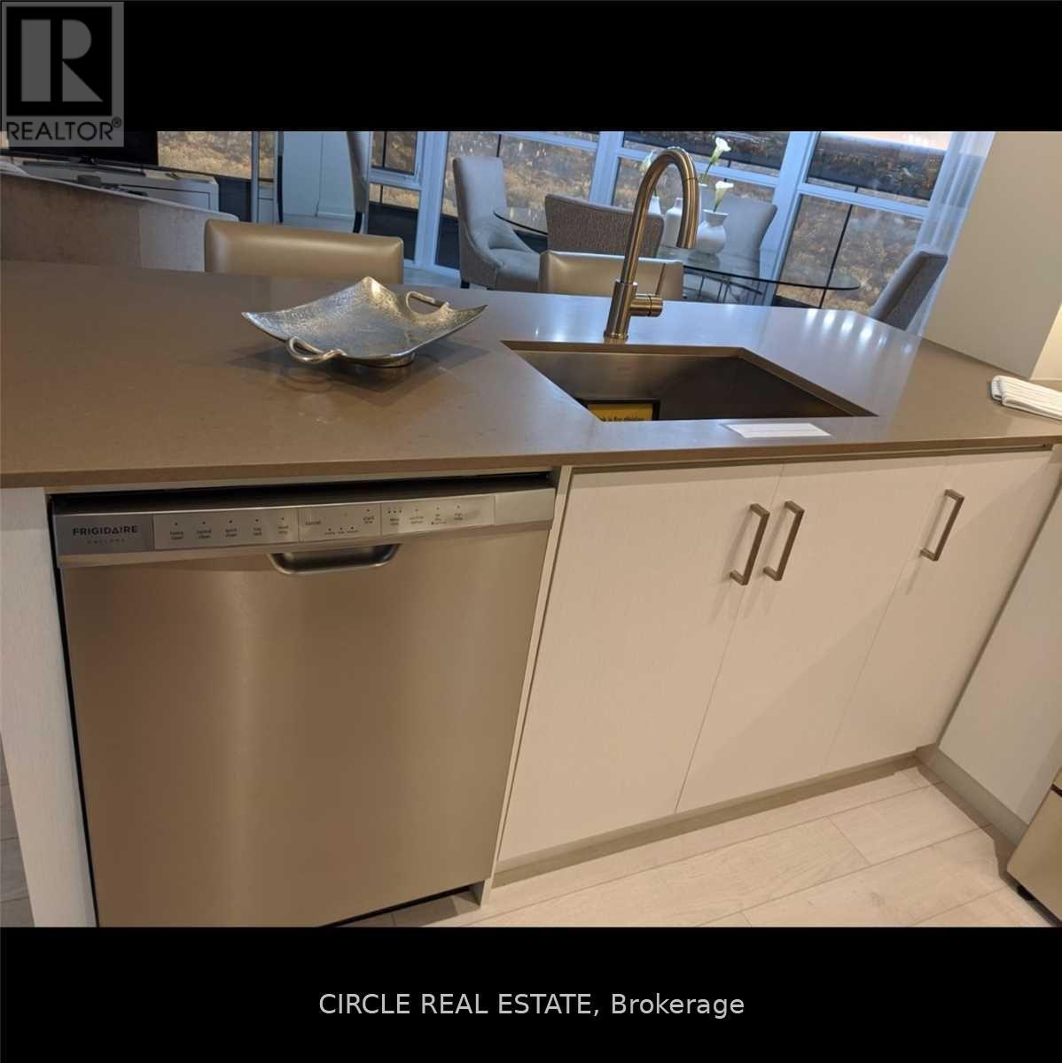 1505 - 15 Lynch Street, Brampton, Ontario  L6W 2B1 - Photo 3 - W12188253
