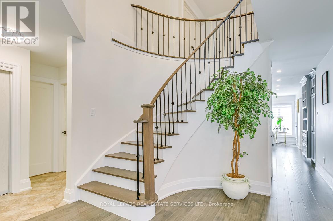 1097 Grandeur Crescent, Oakville, Ontario  L6H 4B4 - Photo 17 - W12188271