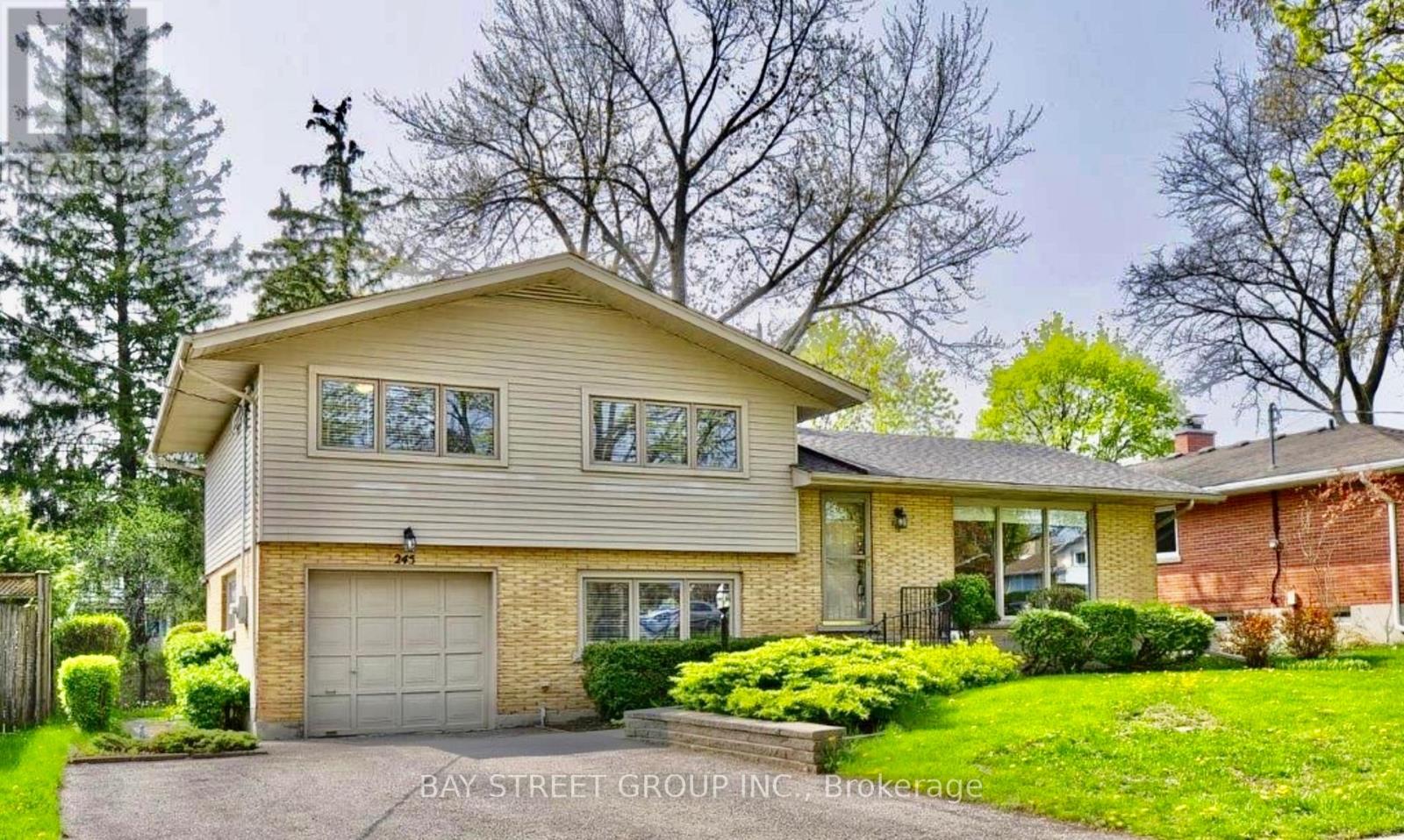 Upper - 245 Forest Hill Drive, Kitchener, Ontario  N2M 4G7 - Photo 1 - X12188225