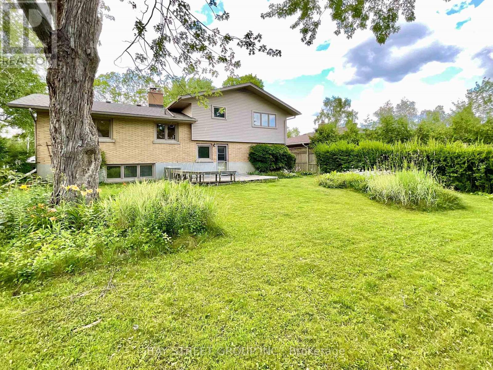 Upper - 245 Forest Hill Drive, Kitchener, Ontario  N2M 4G7 - Photo 12 - X12188225