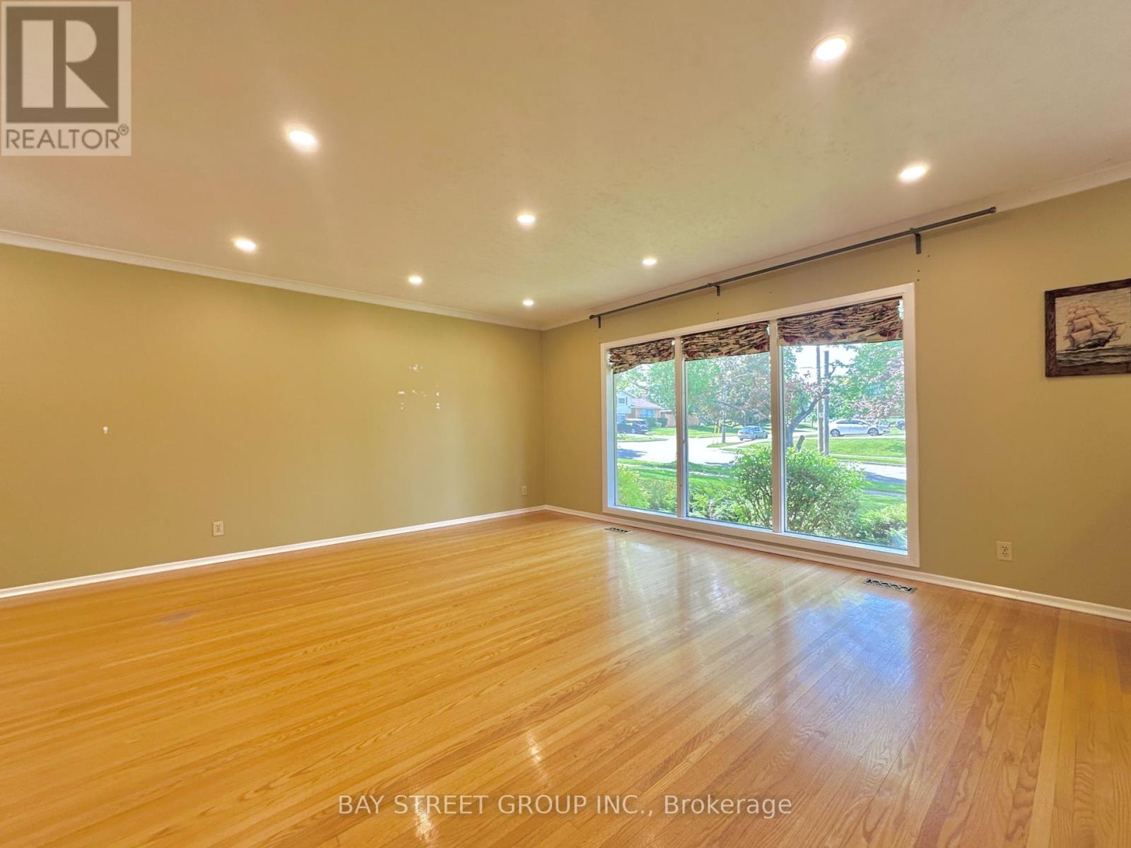Upper - 245 Forest Hill Drive, Kitchener, Ontario  N2M 4G7 - Photo 4 - X12188225