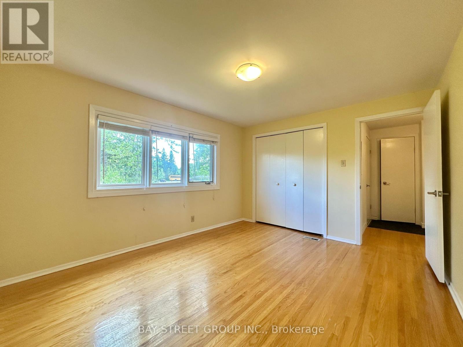 Upper - 245 Forest Hill Drive, Kitchener, Ontario  N2M 4G7 - Photo 6 - X12188225