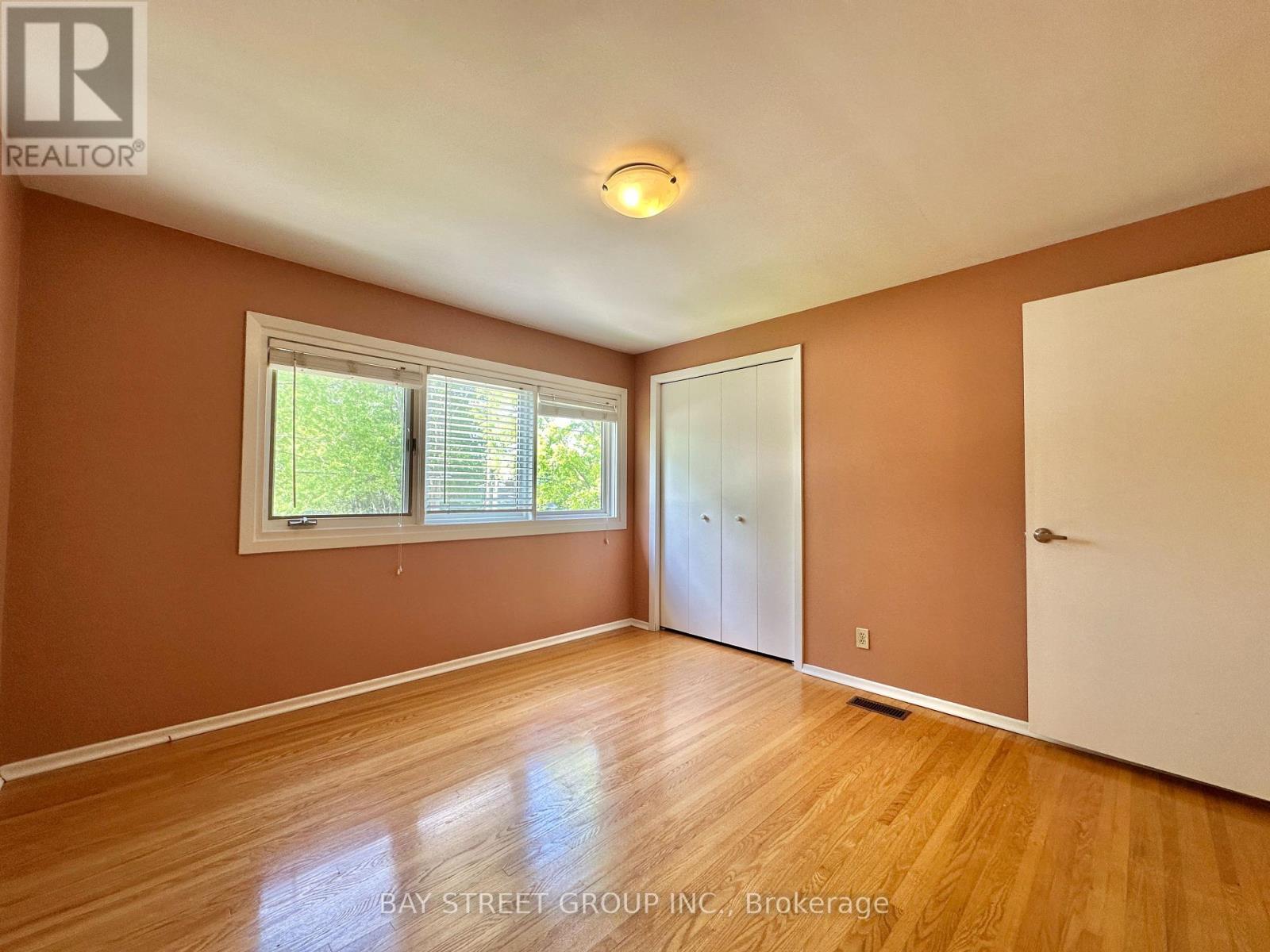 Upper - 245 Forest Hill Drive, Kitchener, Ontario  N2M 4G7 - Photo 8 - X12188225
