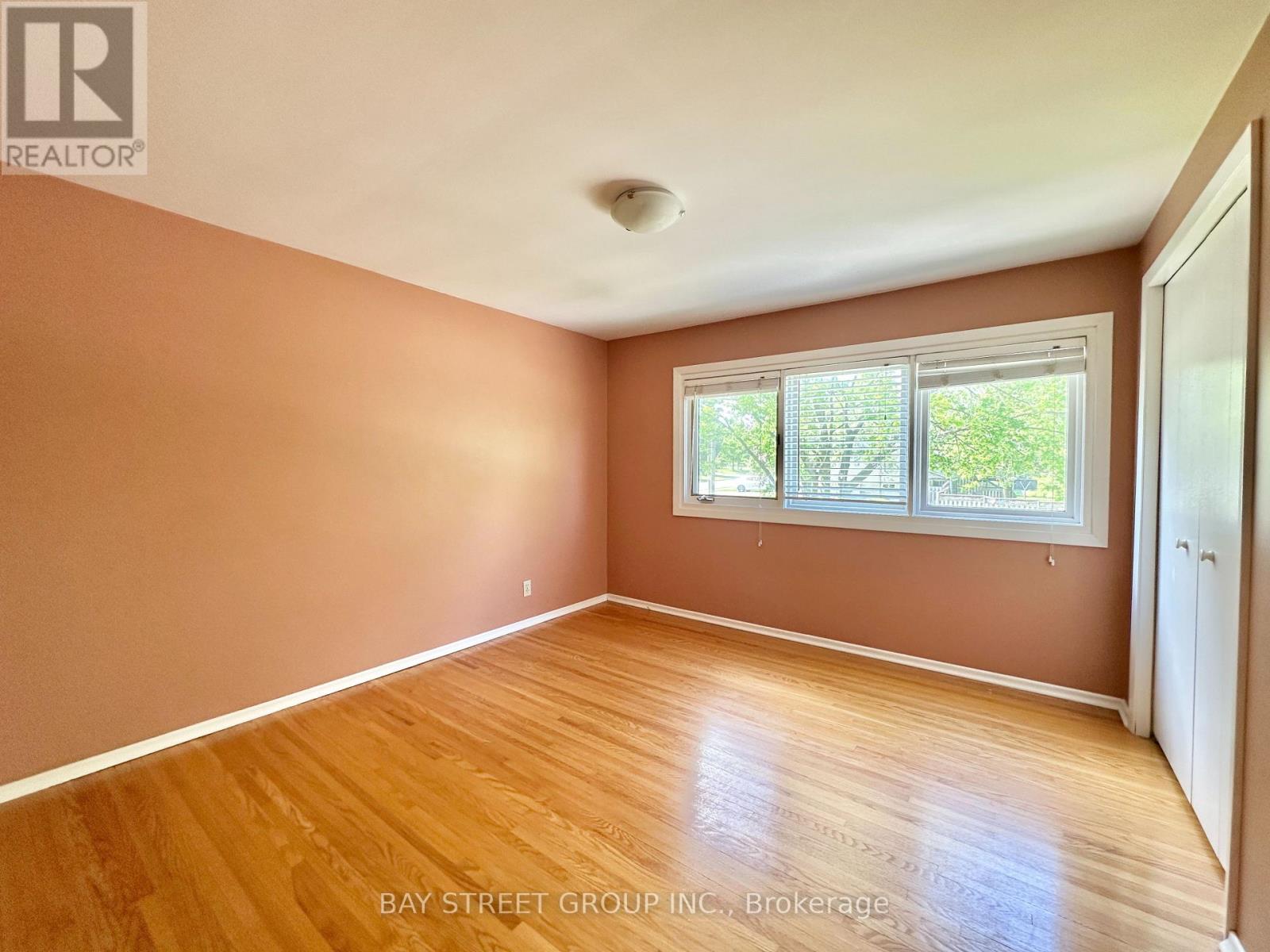 Upper - 245 Forest Hill Drive, Kitchener, Ontario  N2M 4G7 - Photo 9 - X12188225