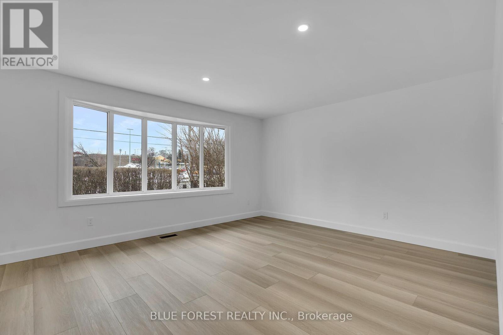 Property at 30 BASELINE ROAD E image 5