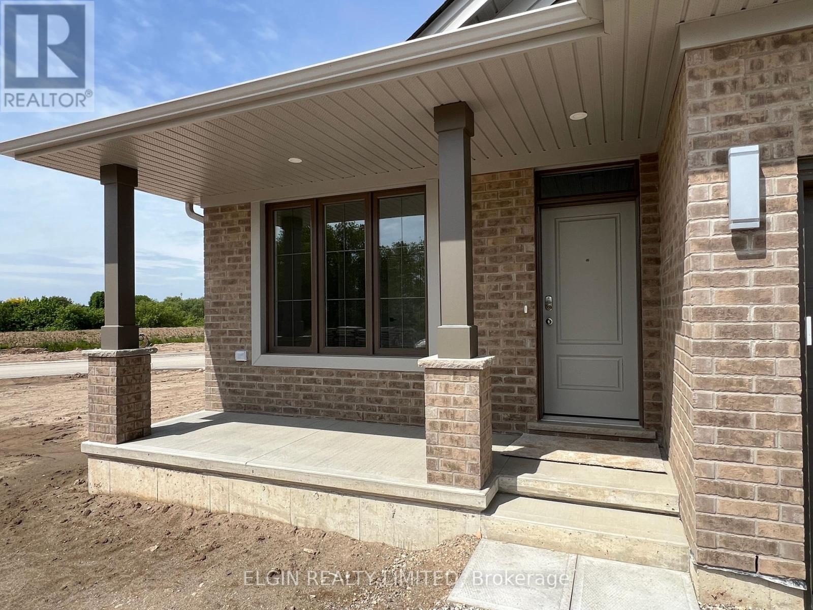 Property at 33 HEMLOCK CRESCENT image 2