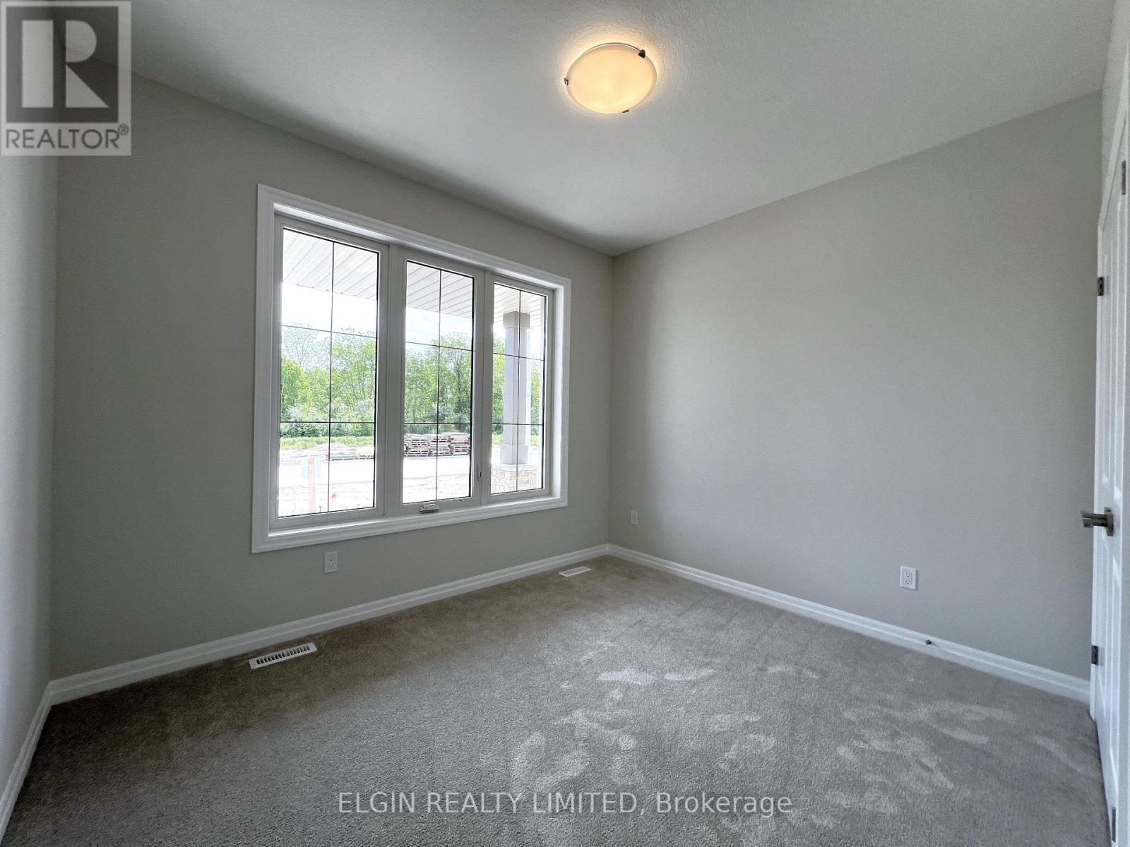 Property at 33 HEMLOCK CRESCENT image 5