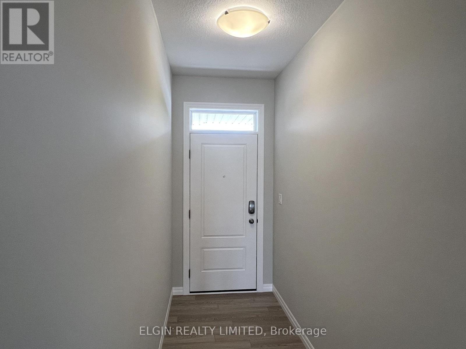 Property at 33 HEMLOCK CRESCENT image 3