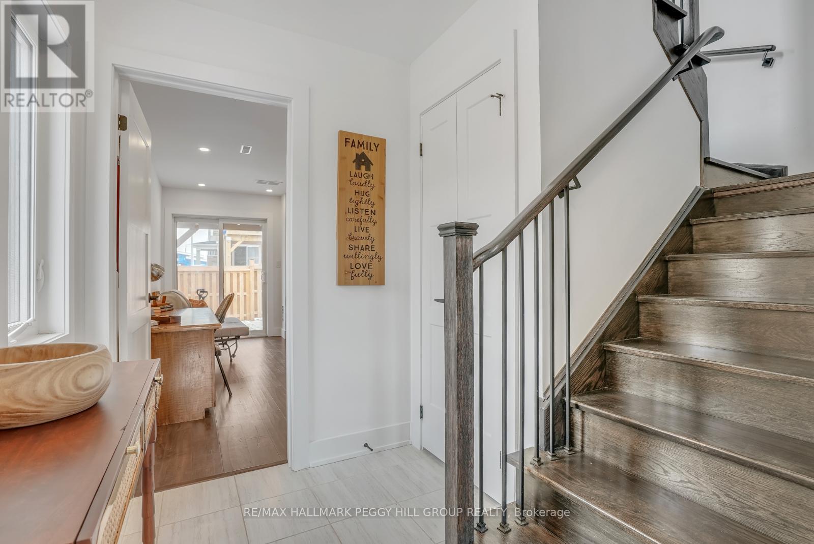 30 Pumpkin Corner Crescent, Barrie, Ontario  L9J 0T6 - Photo 12 - S12108618