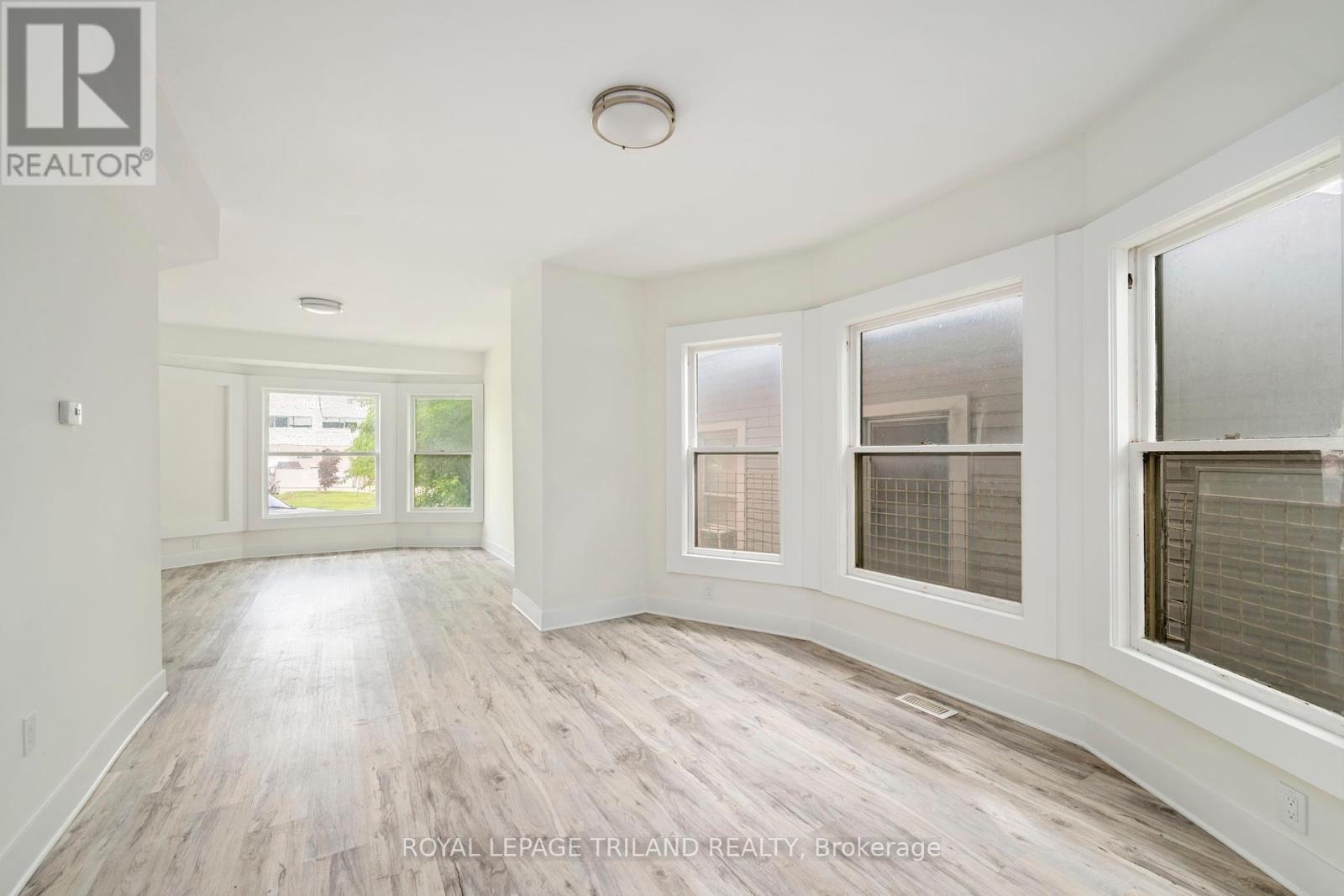 255 Simcoe Street, London East, Ontario  N6B 1J3 - Photo 8 - X12188328