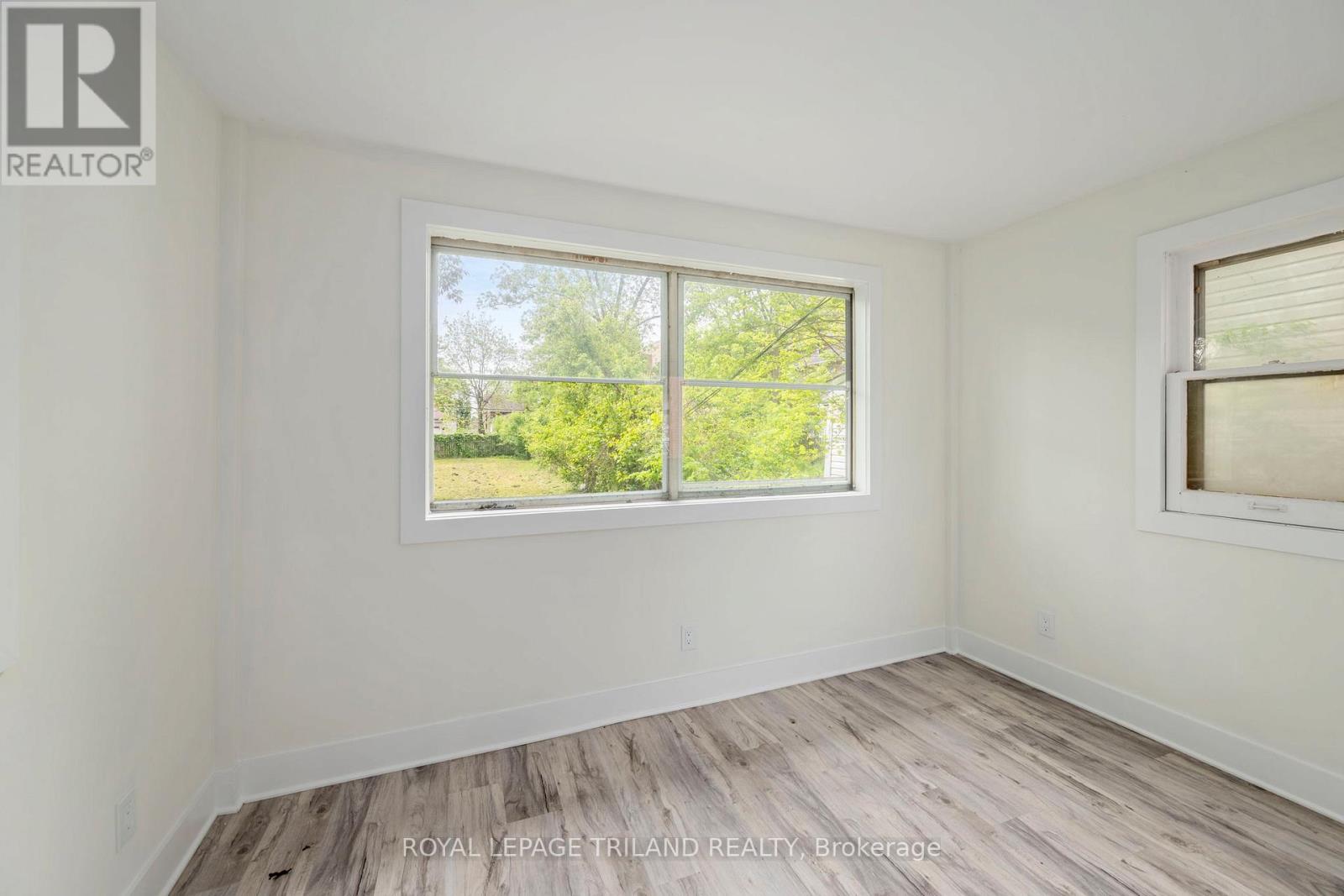 Photo 11 of 24 for 255 Simcoe Street