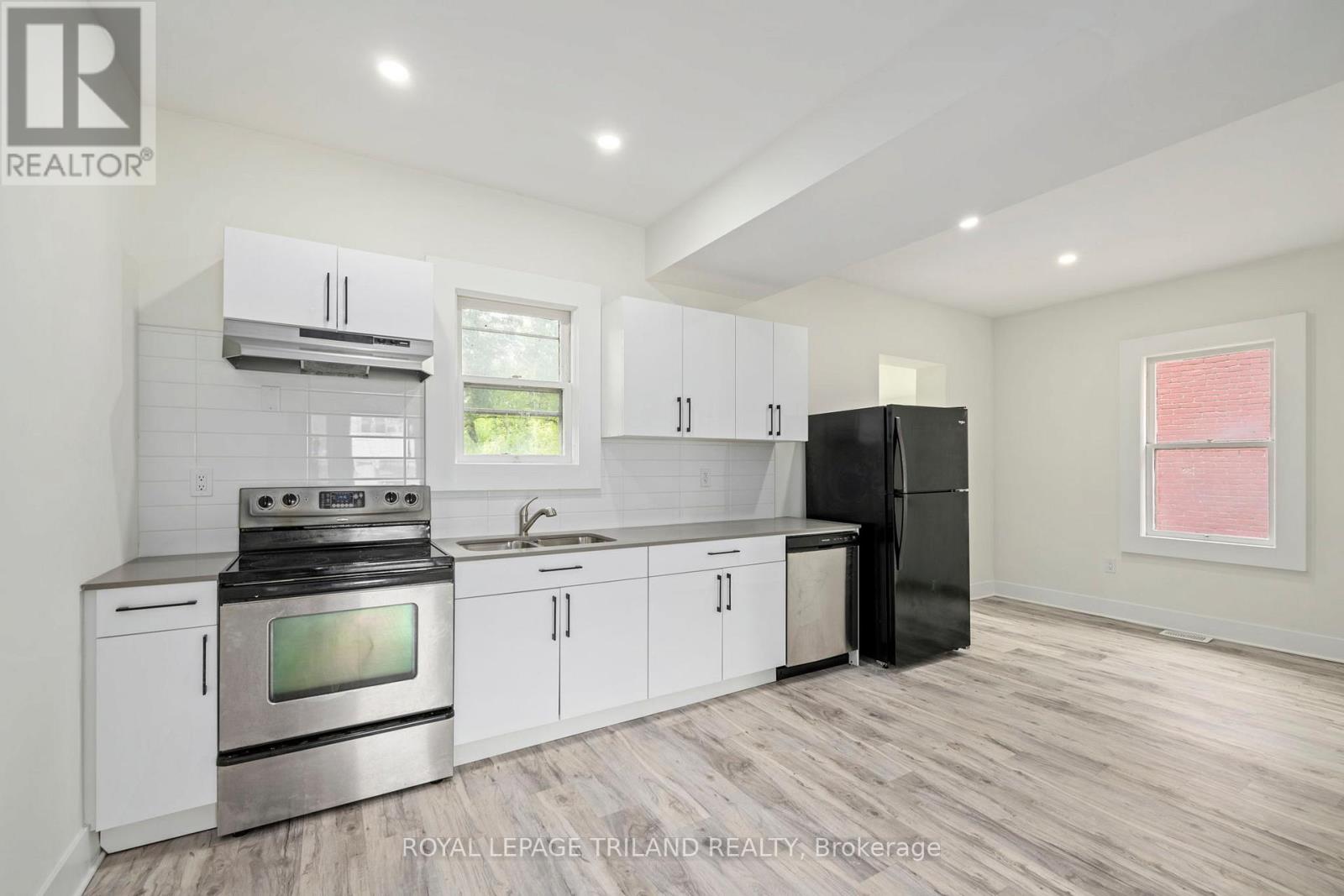 Photo 9 of 24 for 255 Simcoe Street