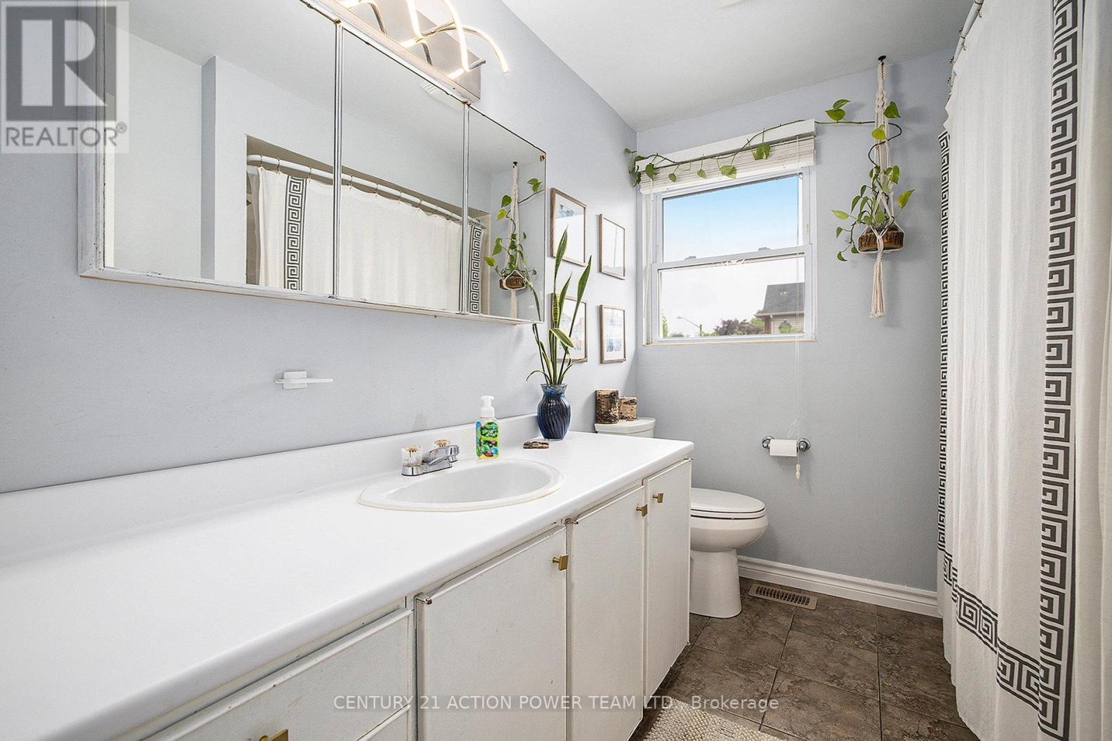 1829 Cloverlawn Crescent, Ottawa, Ontario  K1J 6V6 - Photo 21 - X12183455