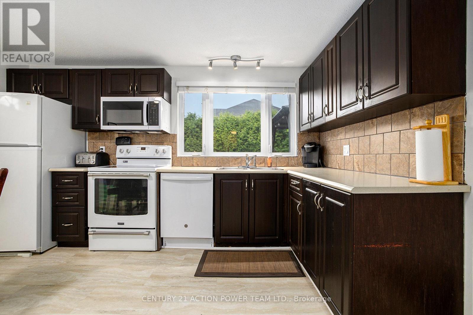 1829 Cloverlawn Crescent, Ottawa, Ontario  K1J 6V6 - Photo 13 - X12183455