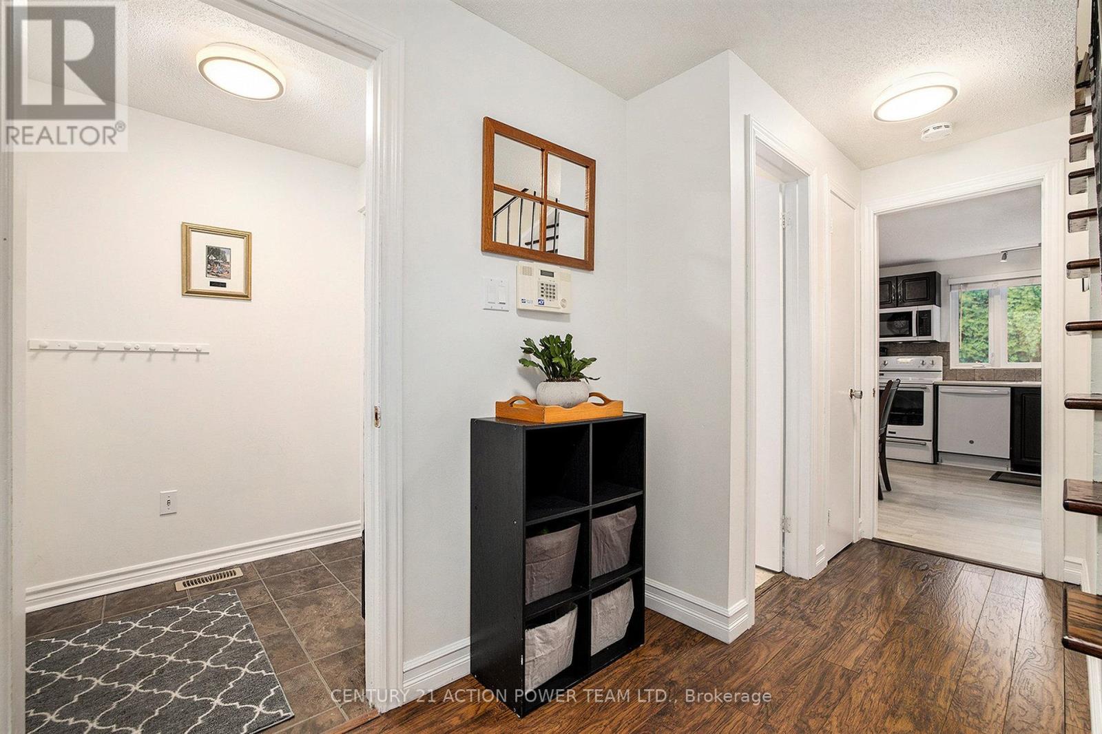1829 Cloverlawn Crescent, Ottawa, Ontario  K1J 6V6 - Photo 6 - X12183455
