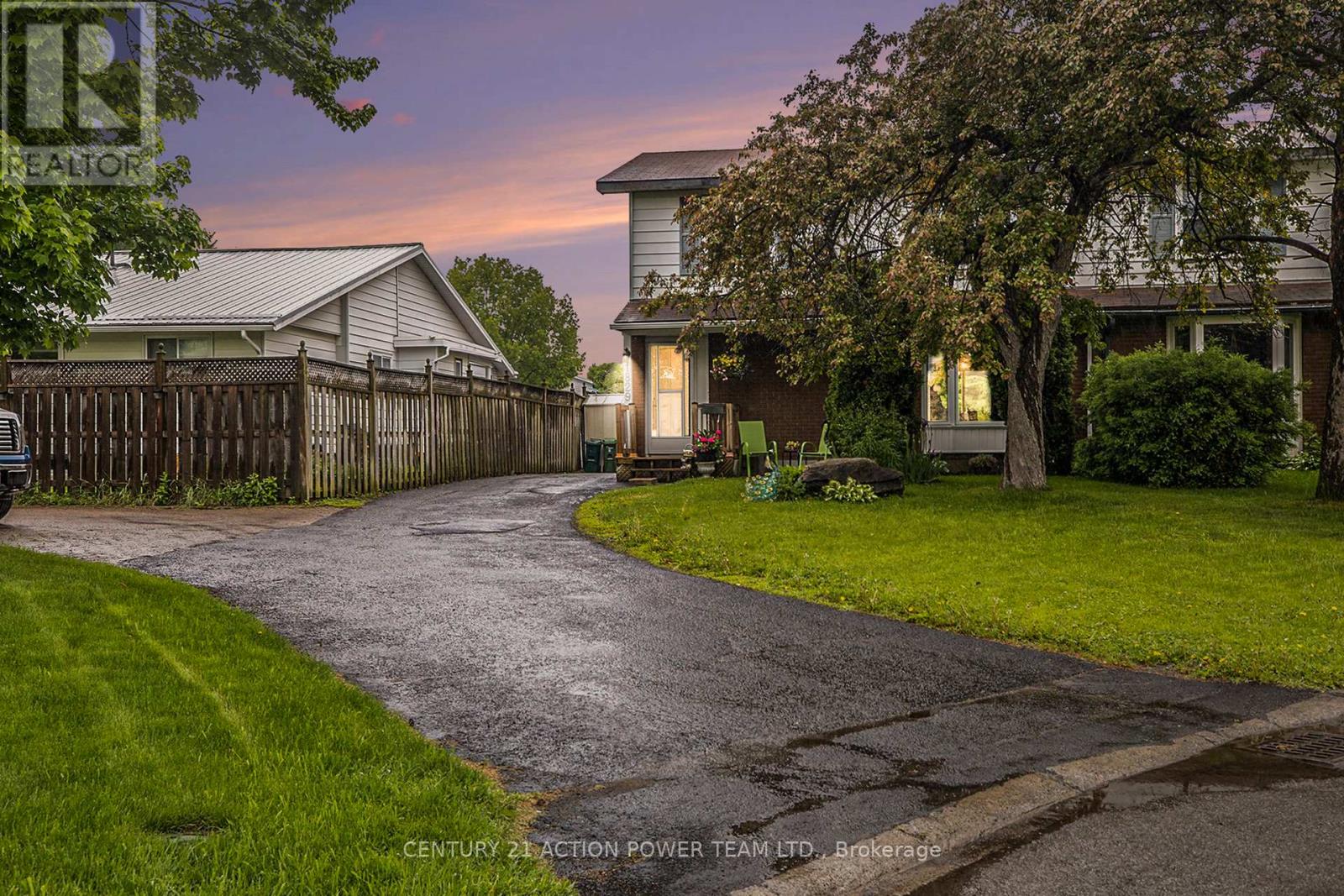 1829 Cloverlawn Crescent, Ottawa, Ontario  K1J 6V6 - Photo 1 - X12183455