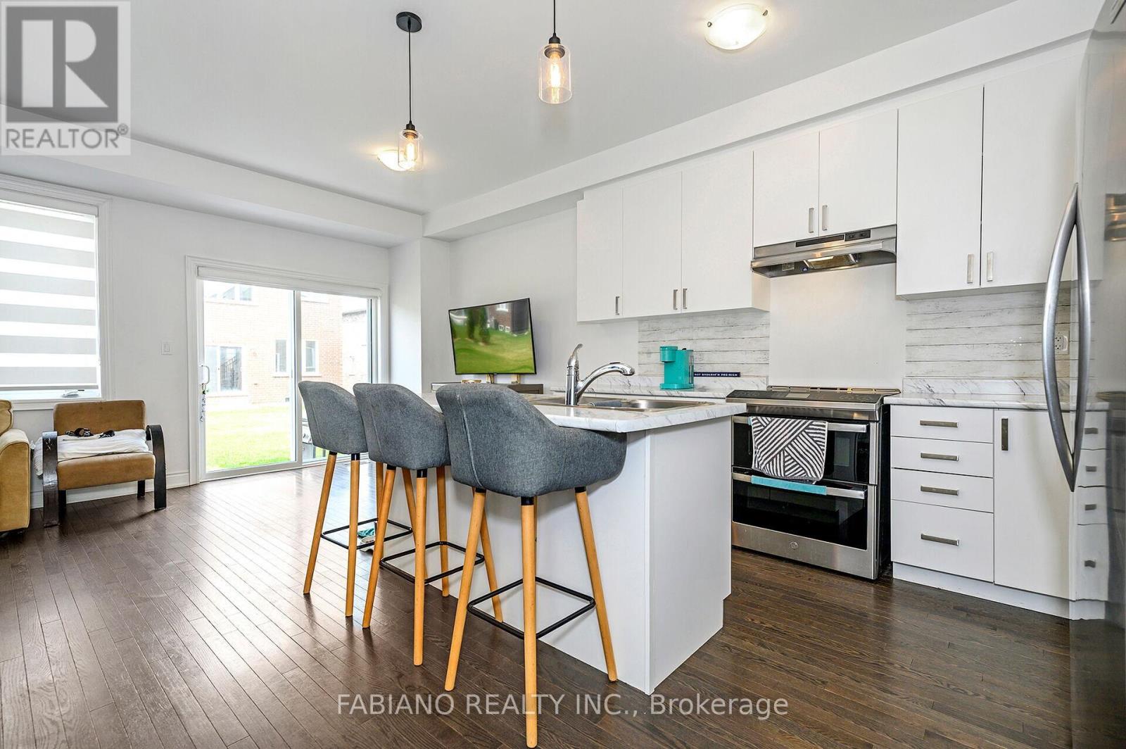 36 Autumn Drive, Wasaga Beach, Ontario  L9Z 0K7 - Photo 4 - S12185440