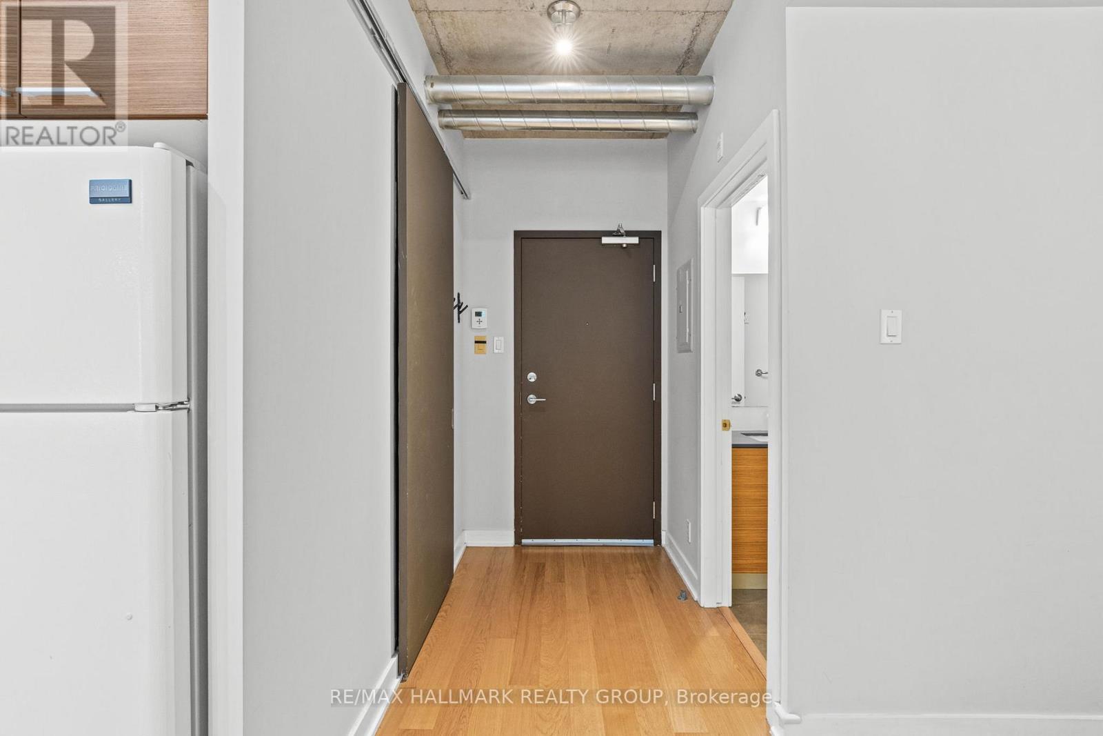 604 - 354 Gladstone Avenue, Ottawa, Ontario  K2P 0R4 - Photo 4 - X12185445