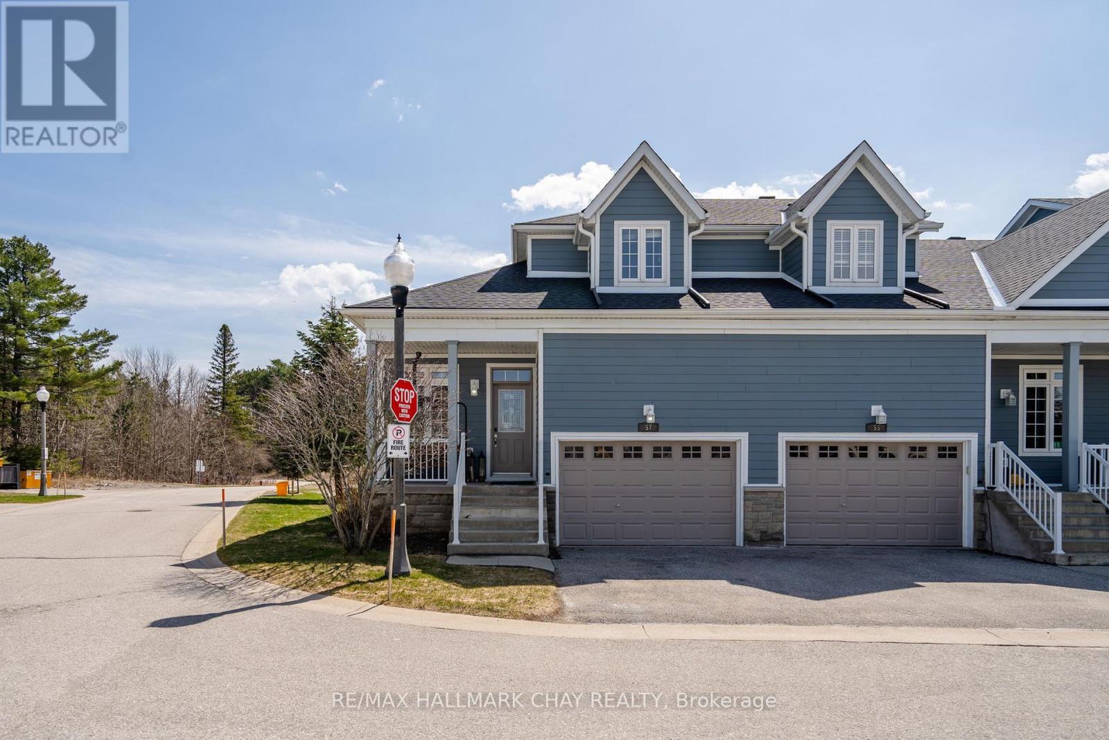 Oro Medonte (Horseshoe Valley) Row / Townhouse for sale:  3 bedroom 1,400 sq.ft. (Listed 2025-05-31)