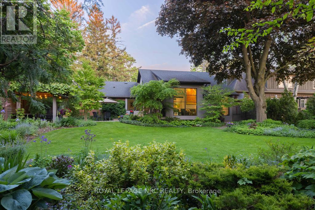 571 Charlotte Street, Niagara-On-The-Lake, Ontario  L0S 1J0 - Photo 1 - X12185596