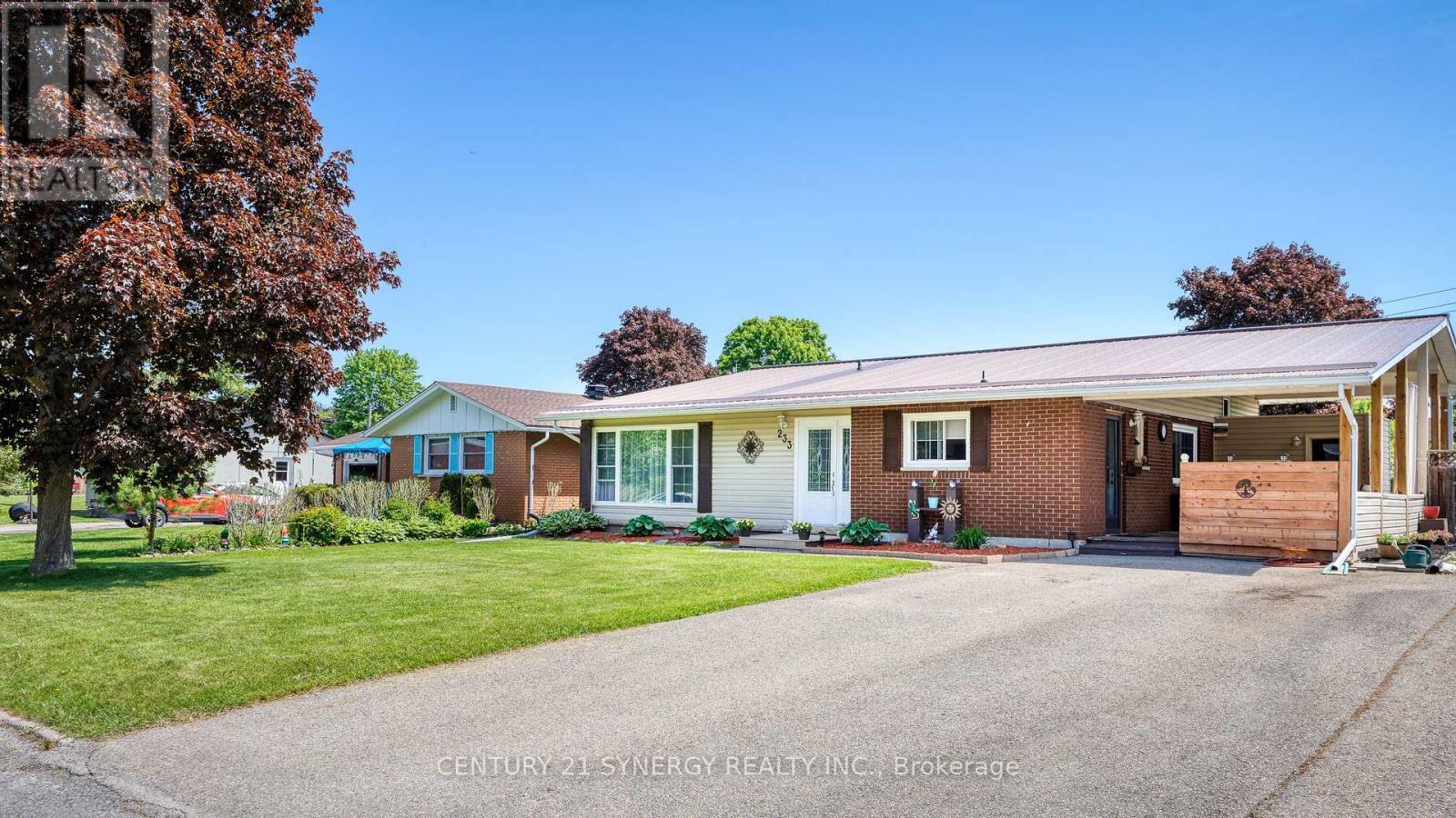 Property at 233 ALLAN STREET image 3