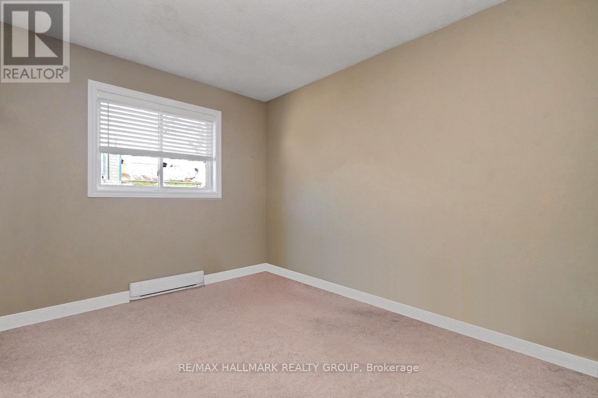6403 Viseneau Drive, Ottawa, Ontario  K1C 5E7 - Photo 11 - X12185500