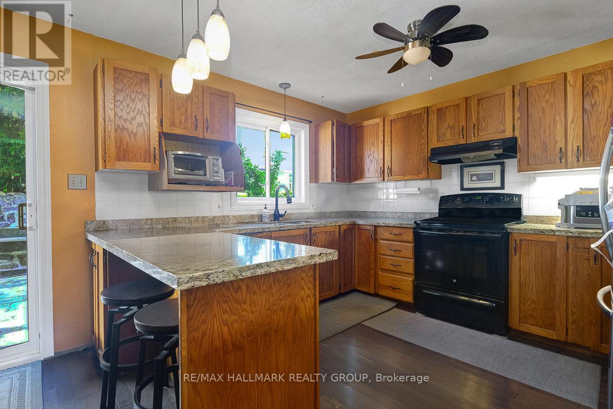 6403 Viseneau Drive, Ottawa, Ontario  K1C 5E7 - Photo 4 - X12185500