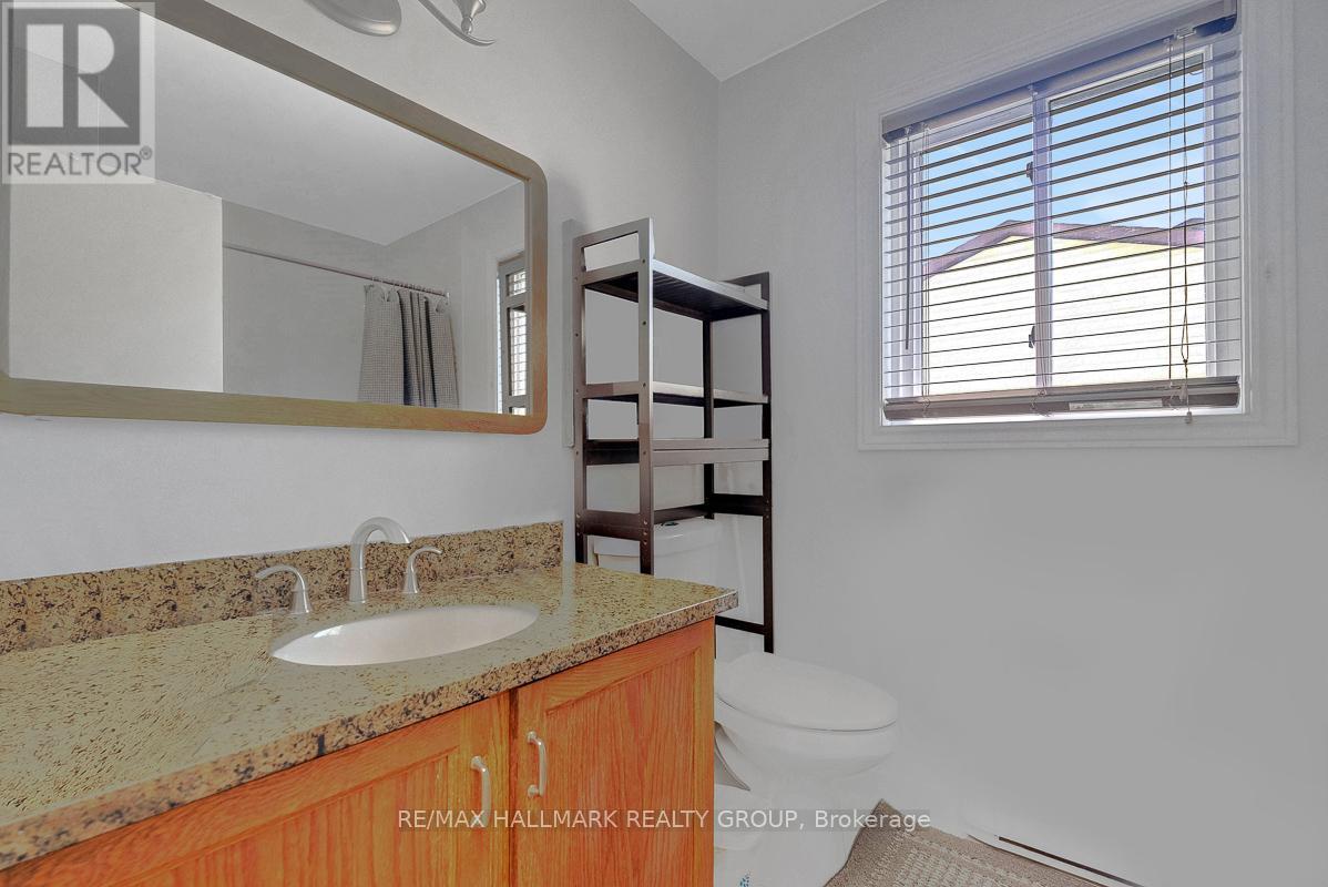 6403 Viseneau Drive, Ottawa, Ontario  K1C 5E7 - Photo 12 - X12185500