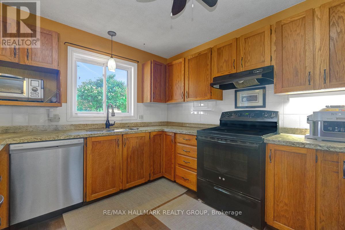 6403 Viseneau Drive, Ottawa, Ontario  K1C 5E7 - Photo 5 - X12185500