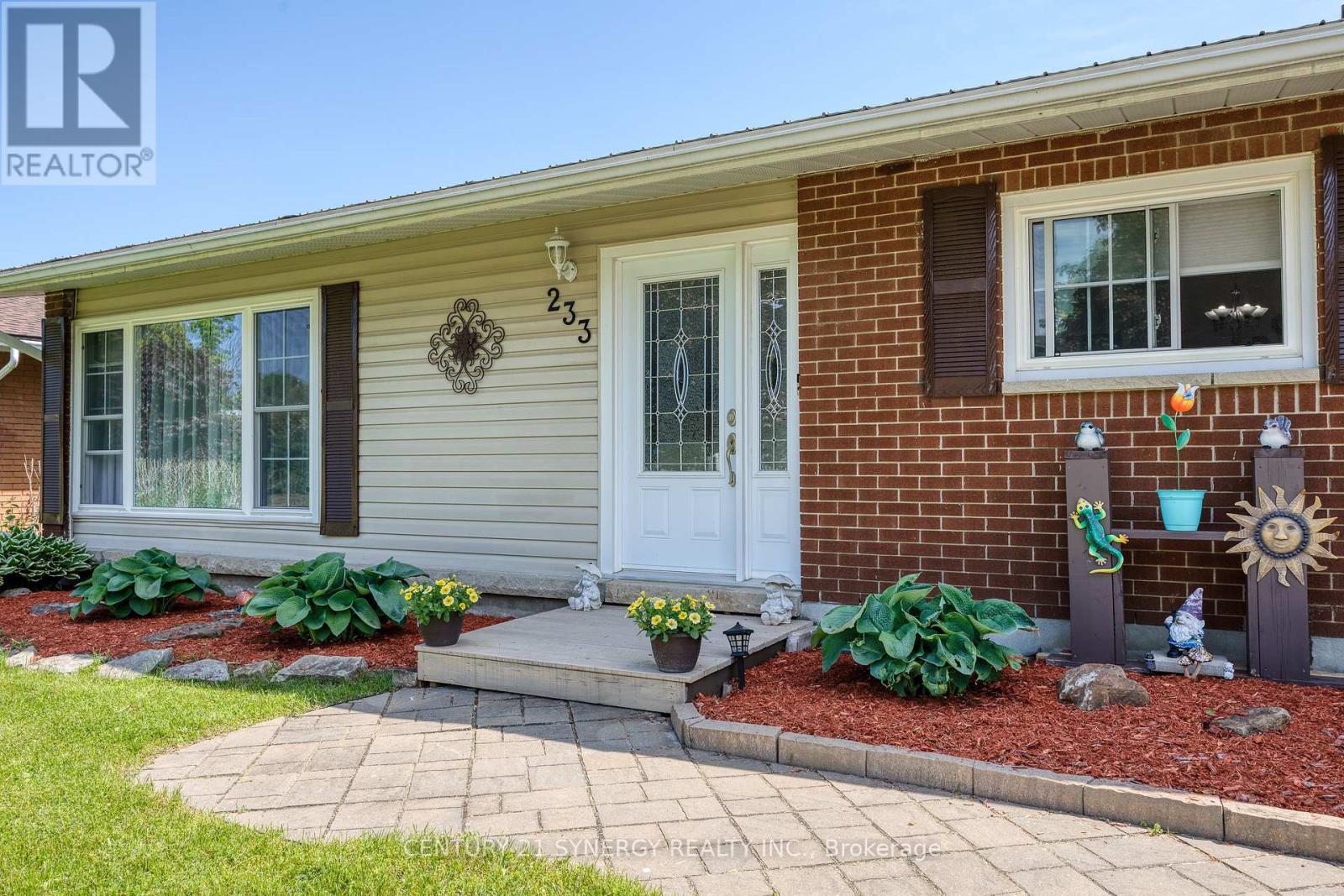 Property at 233 ALLAN STREET image 5