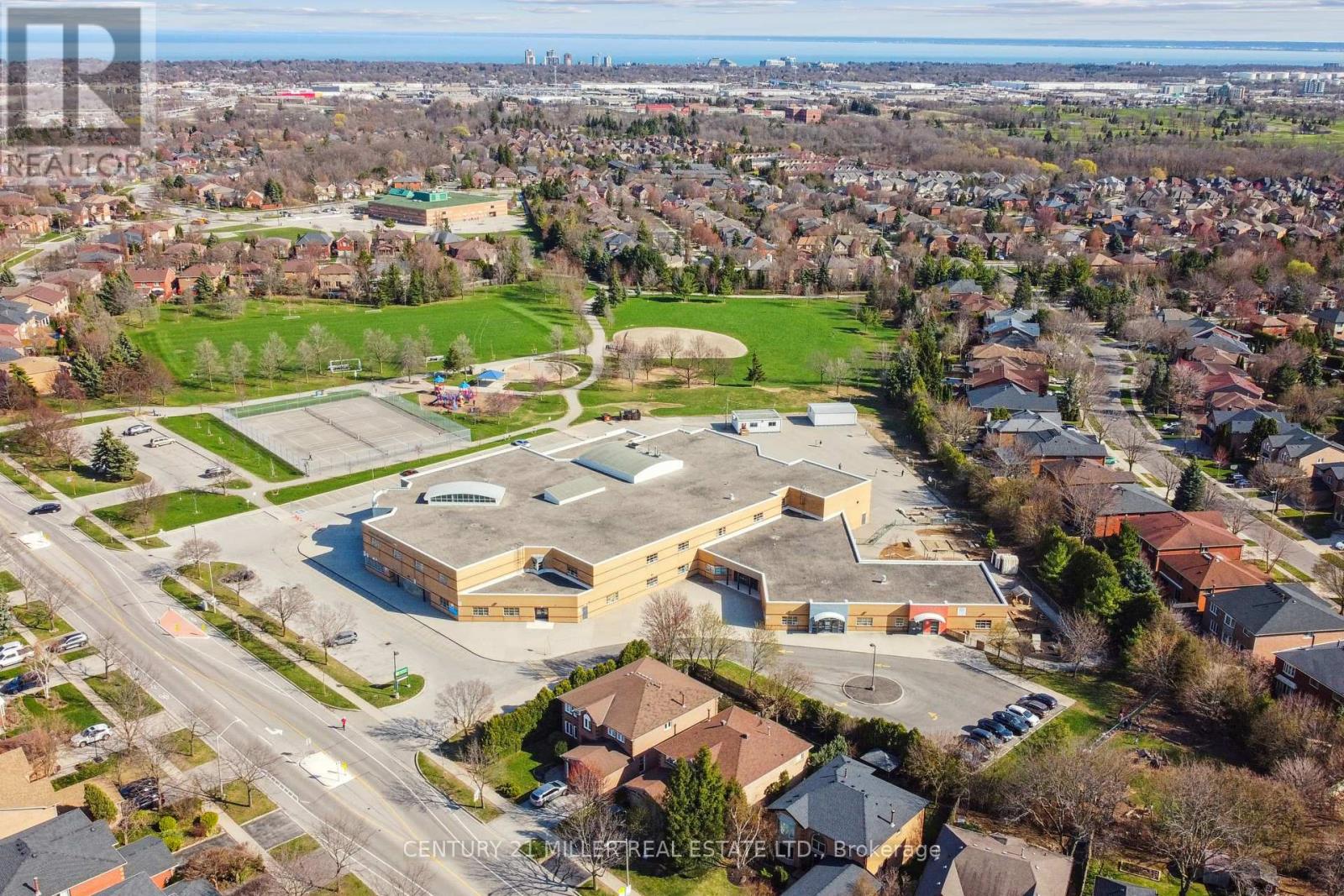 1372 Wheelwright Road, Oakville, Ontario  L6M 2Z2 - Photo 44 - W12185494