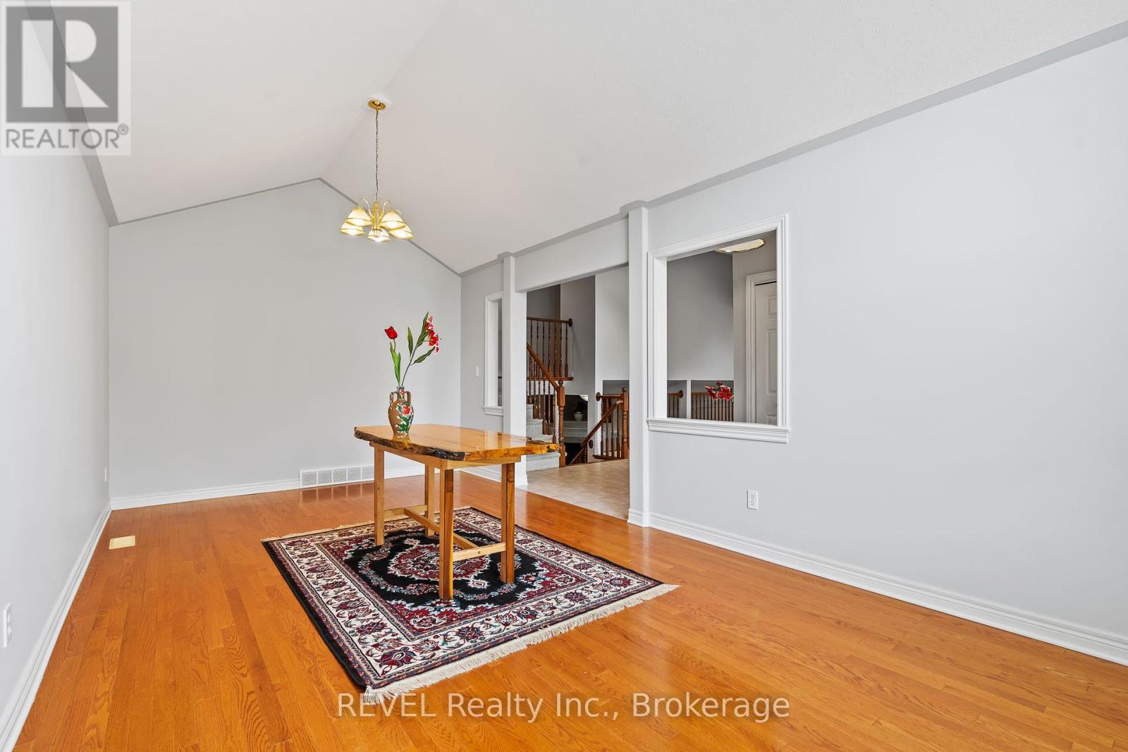 893 Canada Drive, Fort Erie, Ontario  L2A 6E9 - Photo 10 - X12188306