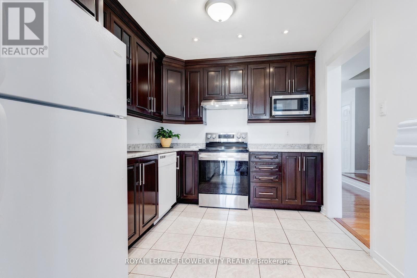 68 - 770 Othello Court, Mississauga, Ontario  L5W 1Y2 - Photo 7 - W12185506