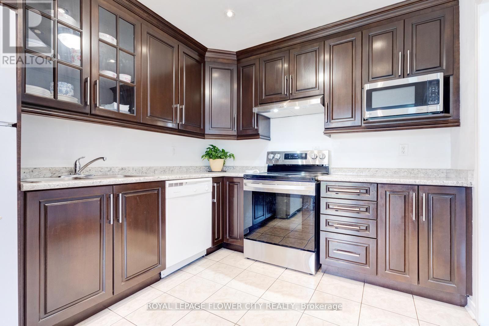 68 - 770 Othello Court, Mississauga, Ontario  L5W 1Y2 - Photo 9 - W12185506