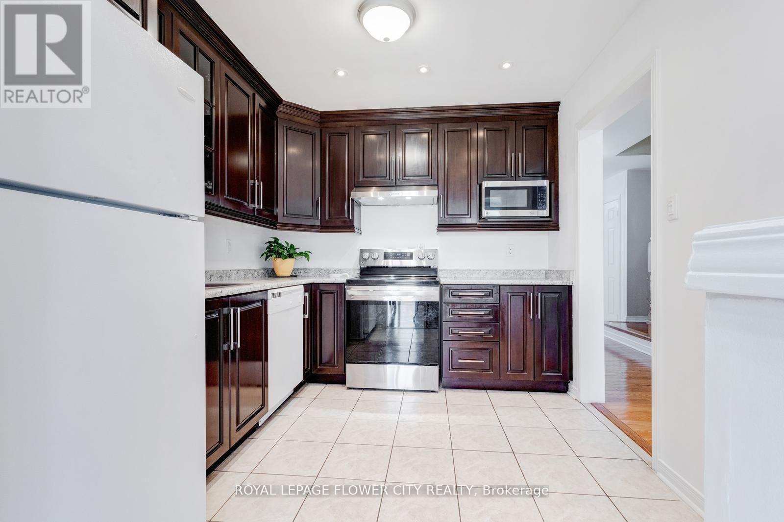 68 - 770 Othello Court, Mississauga, Ontario  L5W 1Y2 - Photo 8 - W12185506