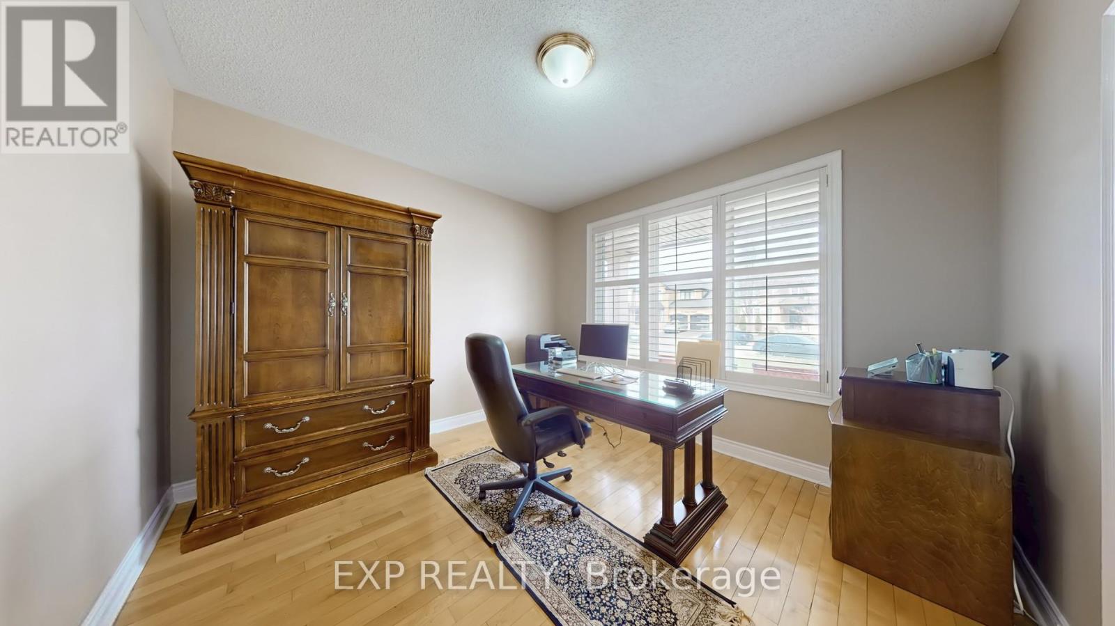 Property at 28 COSMO COURT image 3