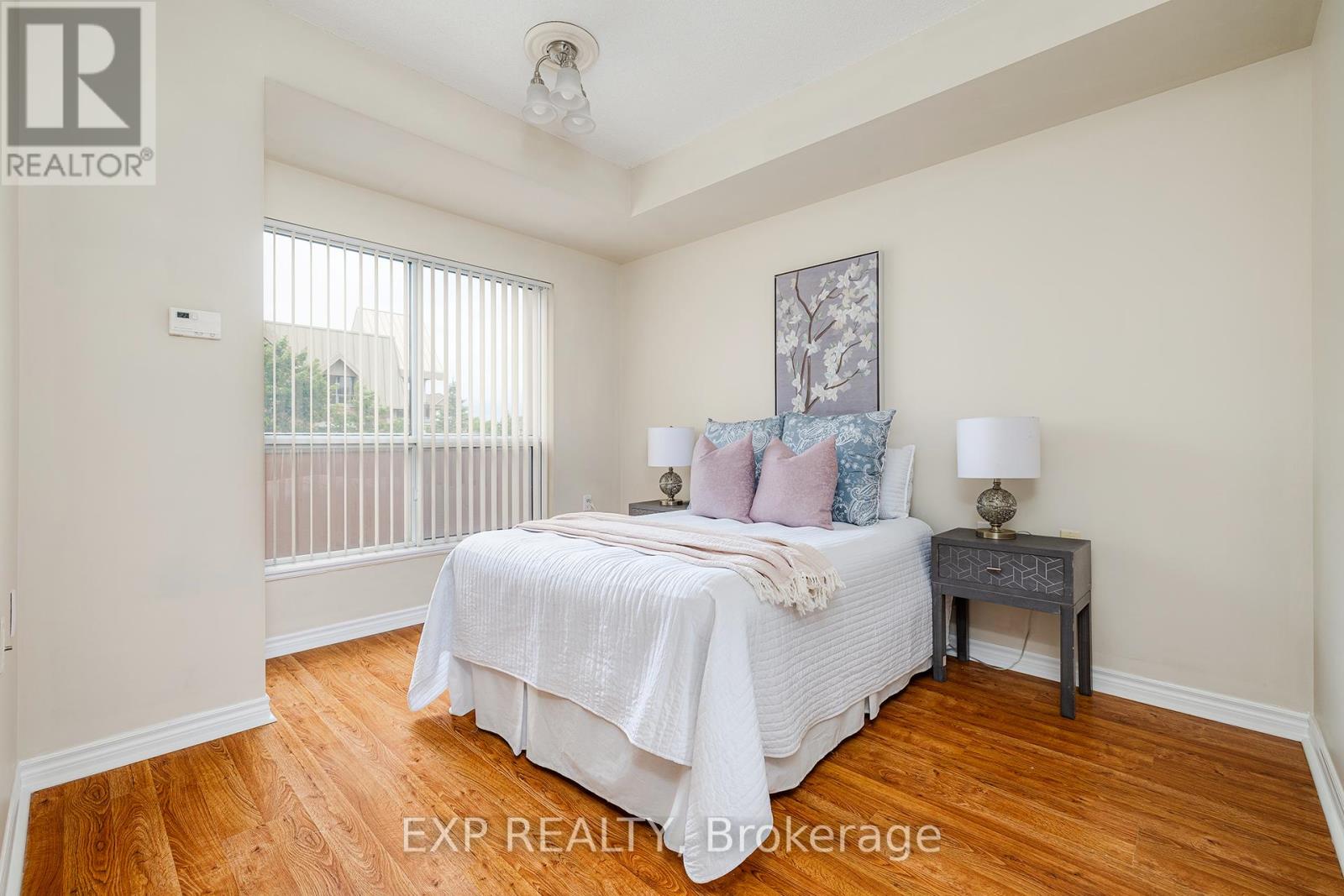 206 - 810 Scollard Court, Mississauga, Ontario  L5V 0A4 - Photo 12 - W12183674