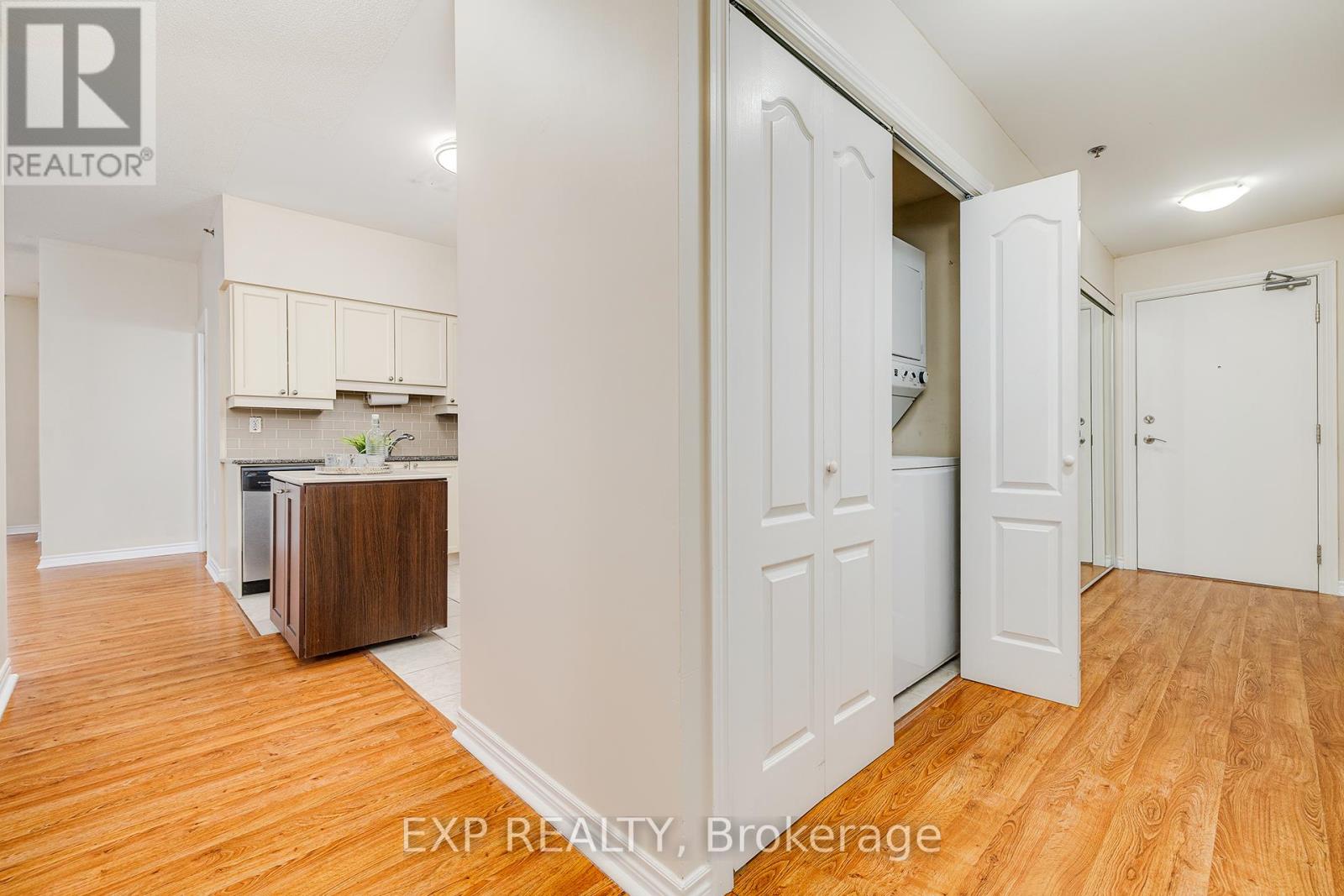 206 - 810 Scollard Court, Mississauga, Ontario  L5V 0A4 - Photo 14 - W12183674