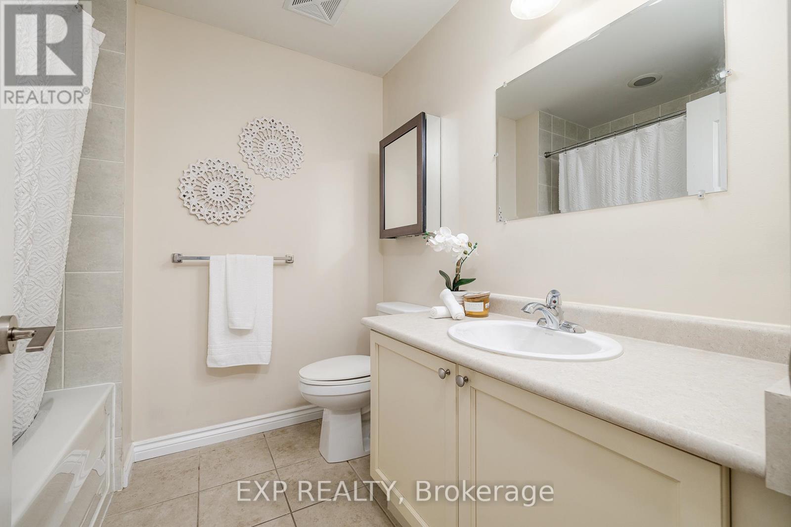 206 - 810 Scollard Court, Mississauga, Ontario  L5V 0A4 - Photo 13 - W12183674