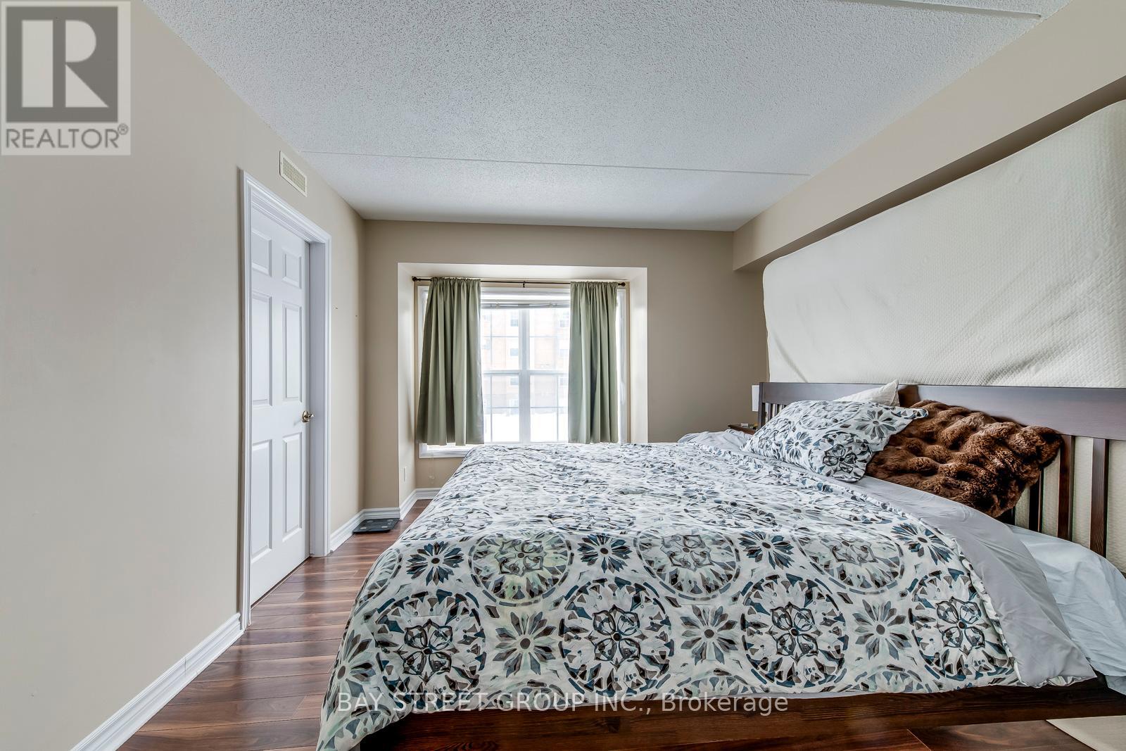 216 - 1480 Bishops Gate, Oakville, Ontario  L6M 4N4 - Photo 17 - W12184801