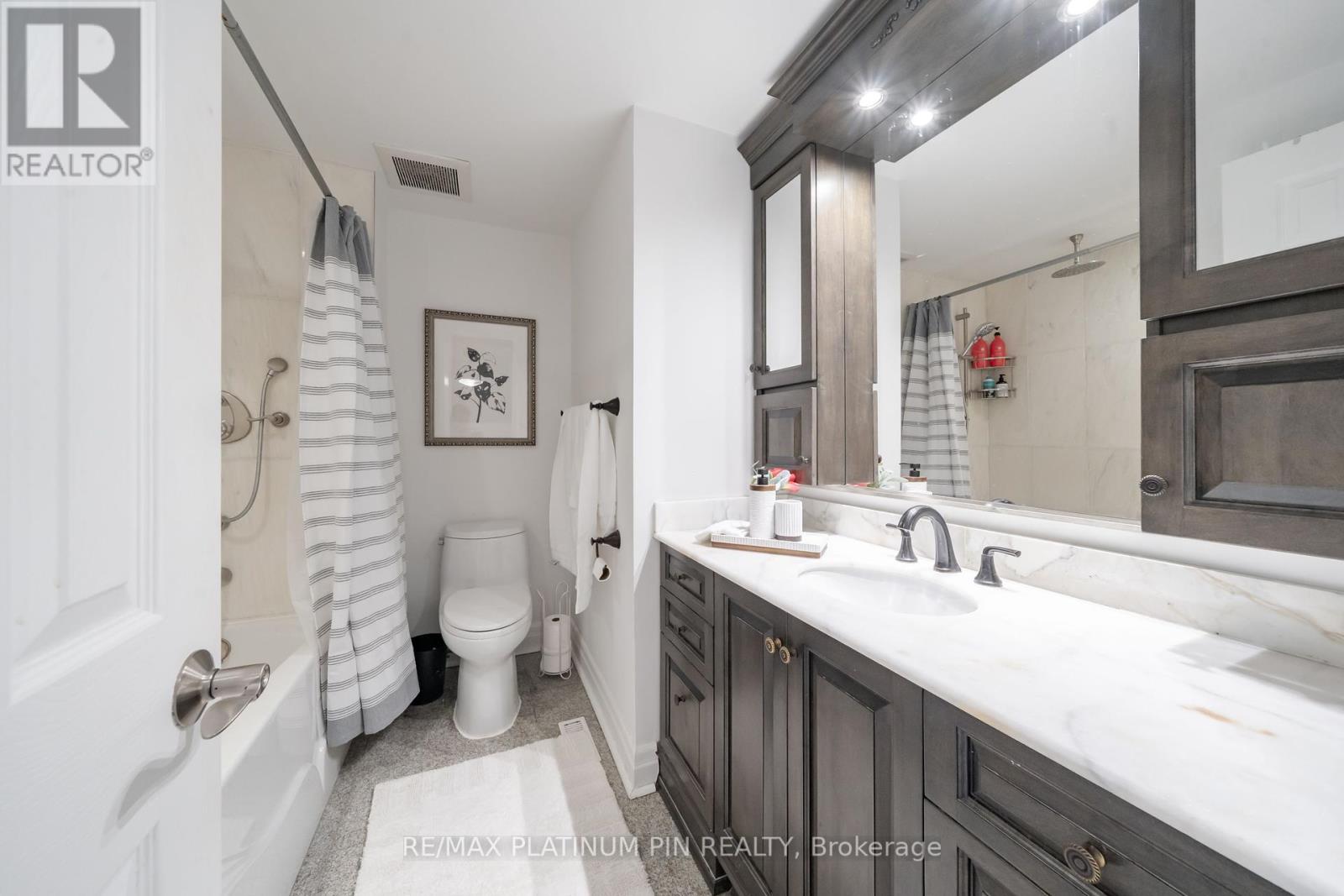33 - 1855 Maple Ridge Drive, Mississauga, Ontario  L4W 2N7 - Photo 10 - W12185379