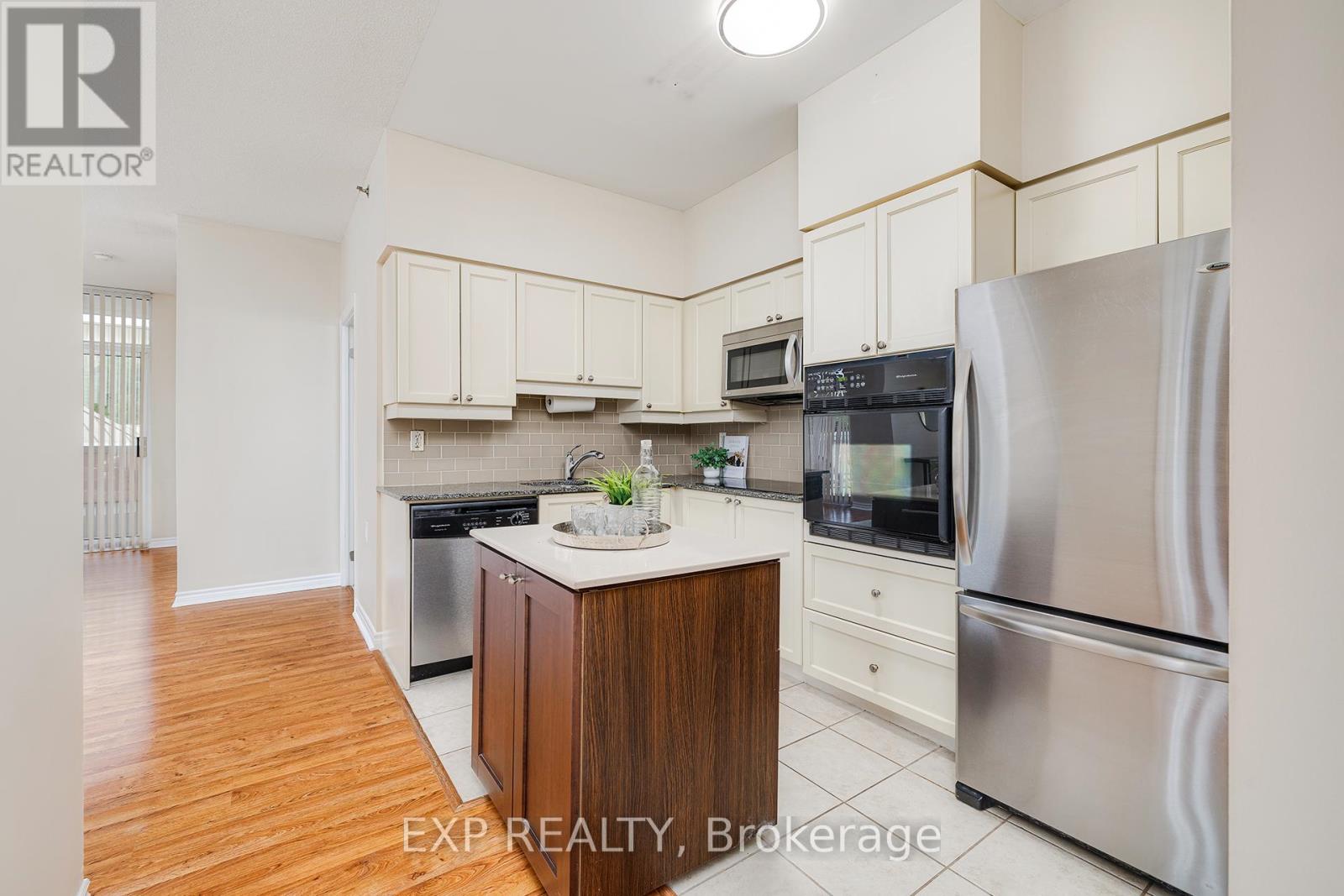 206 - 810 Scollard Court, Mississauga, Ontario  L5V 0A4 - Photo 7 - W12183674