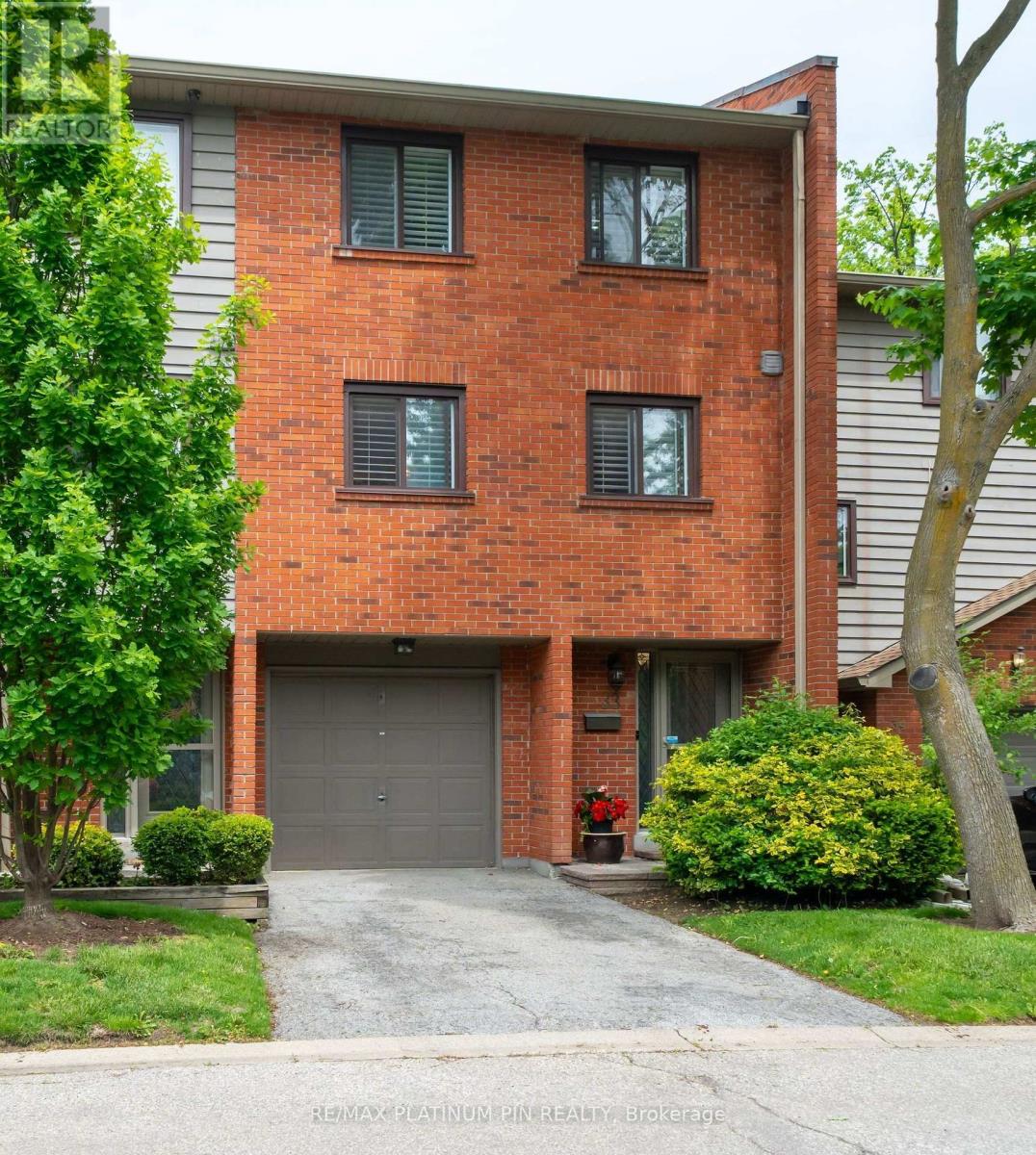 33 - 1855 Maple Ridge Drive, Mississauga, Ontario  L4W 2N7 - Photo 1 - W12185379