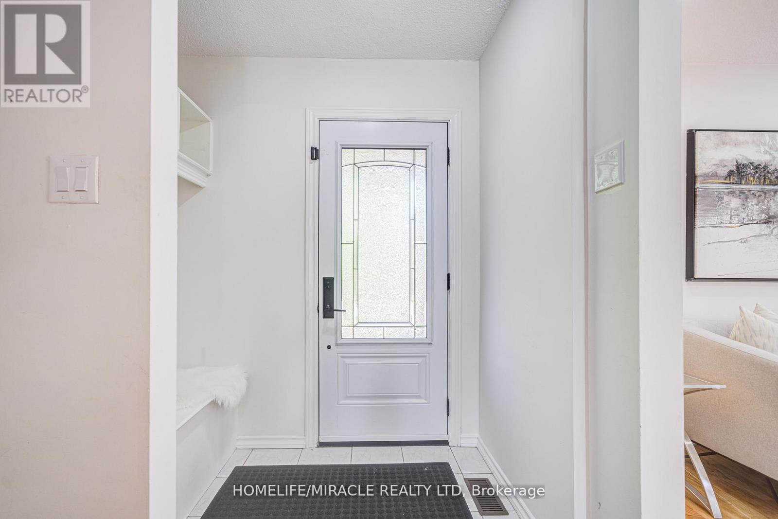 59 Faywood Drive, Brampton, Ontario  L6Y 4M1 - Photo 5 - W12185398