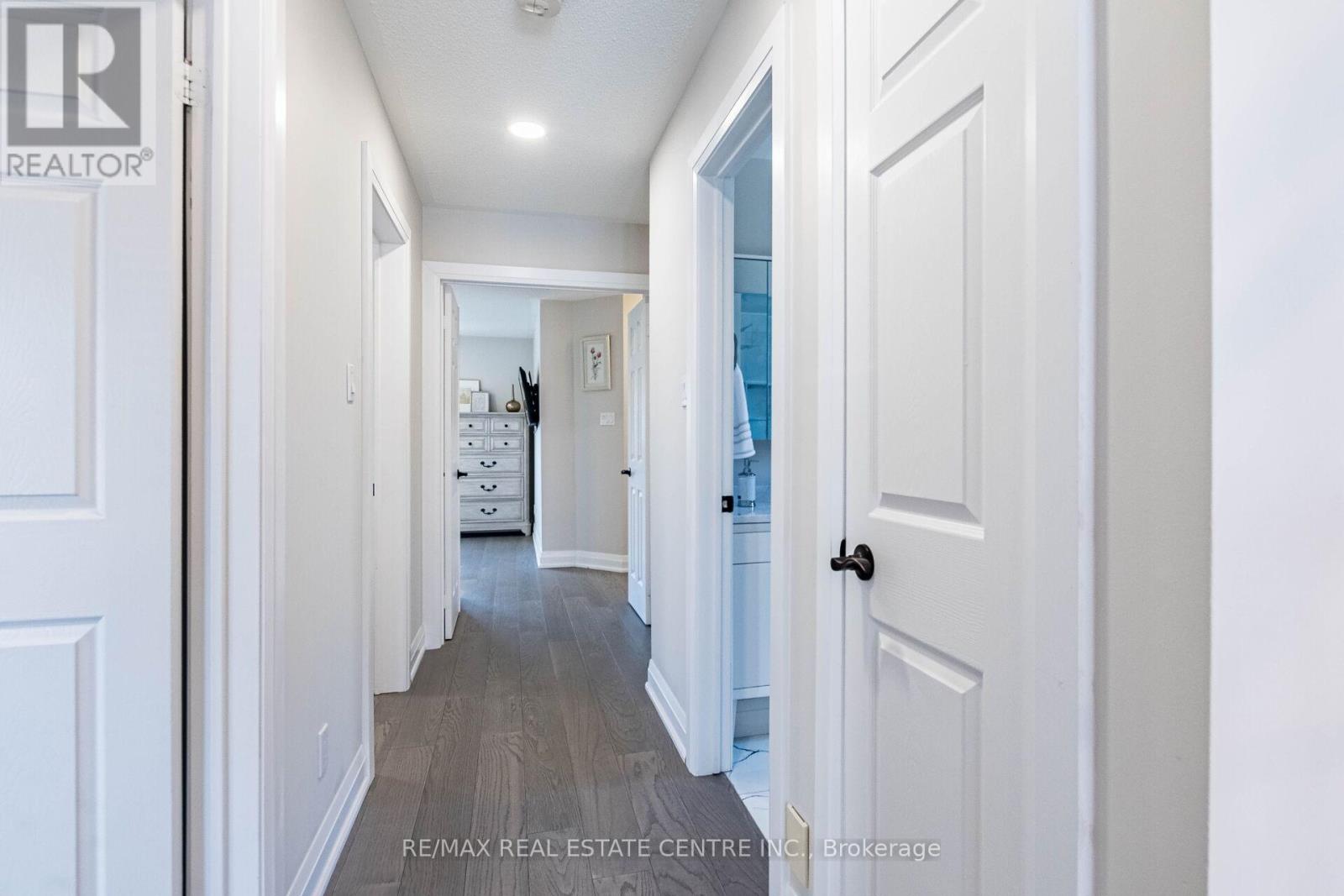 273 Cossack Court, Mississauga, Ontario  L5B 4C2 - Photo 25 - W12185438