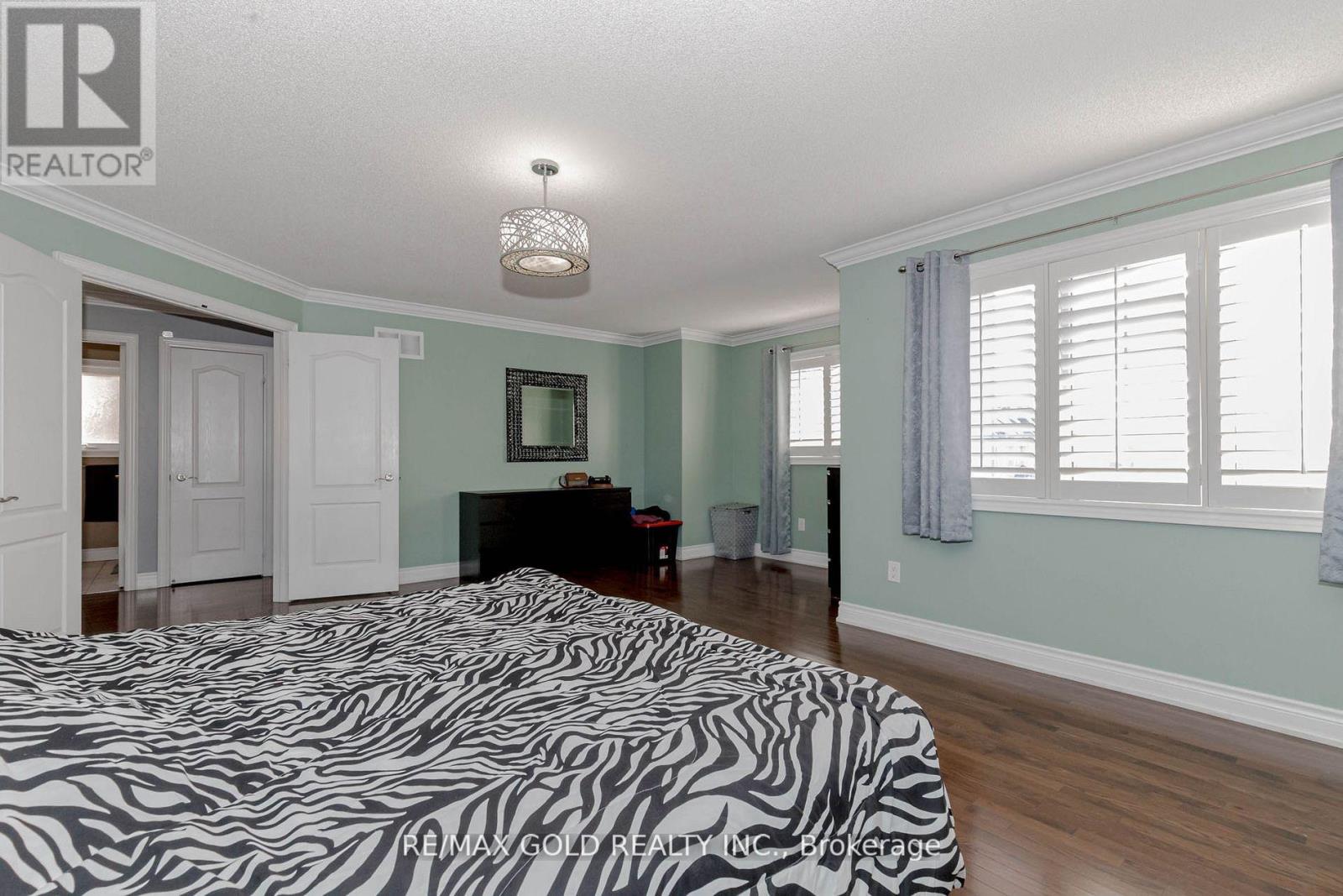 99 Royal West Drive, Brampton (Credit Valley), Ontario  L6X 0V8 - Photo 18 - W12187884